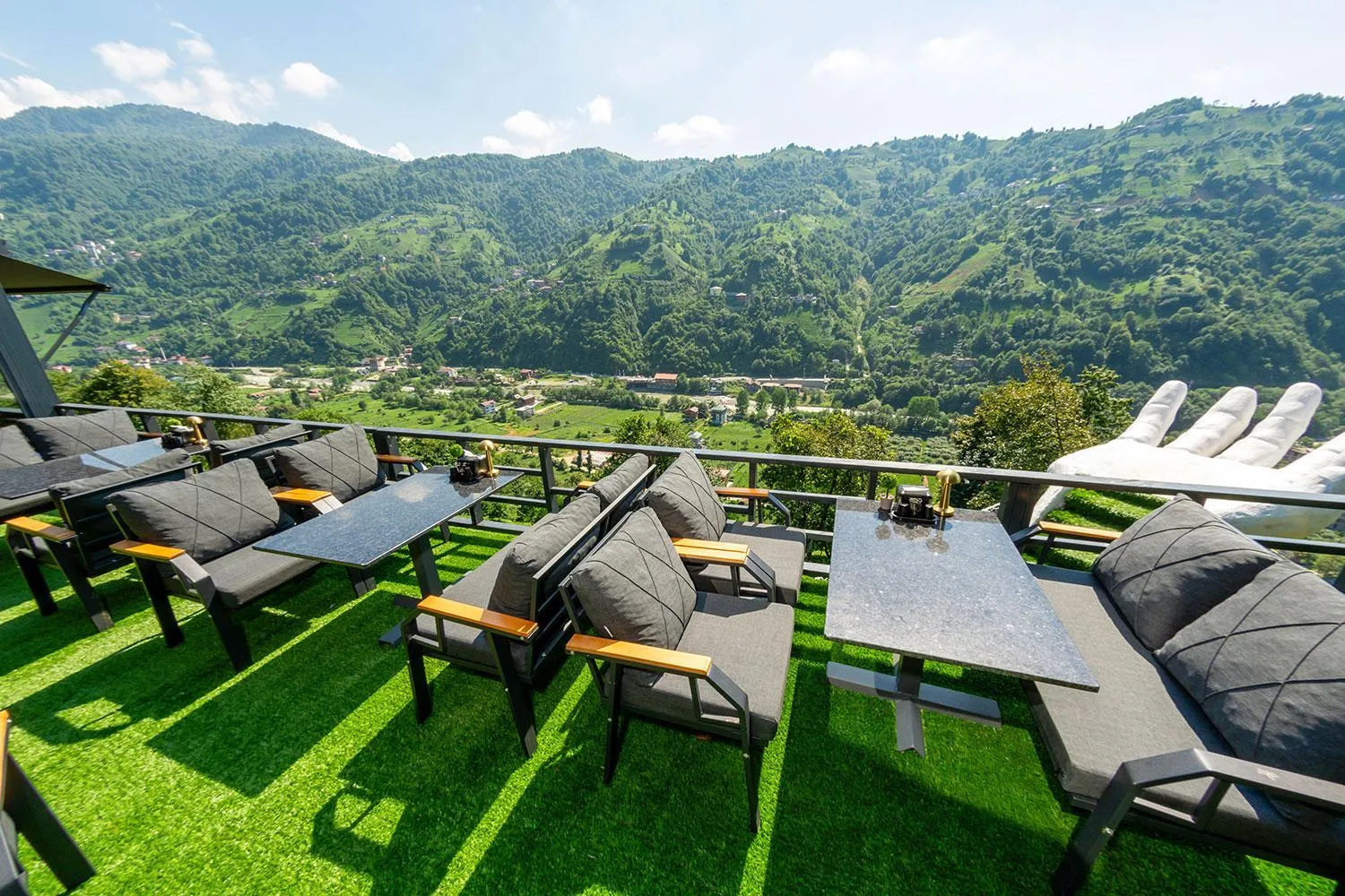 Restaurant/places to eat in Pavri suit bungalov