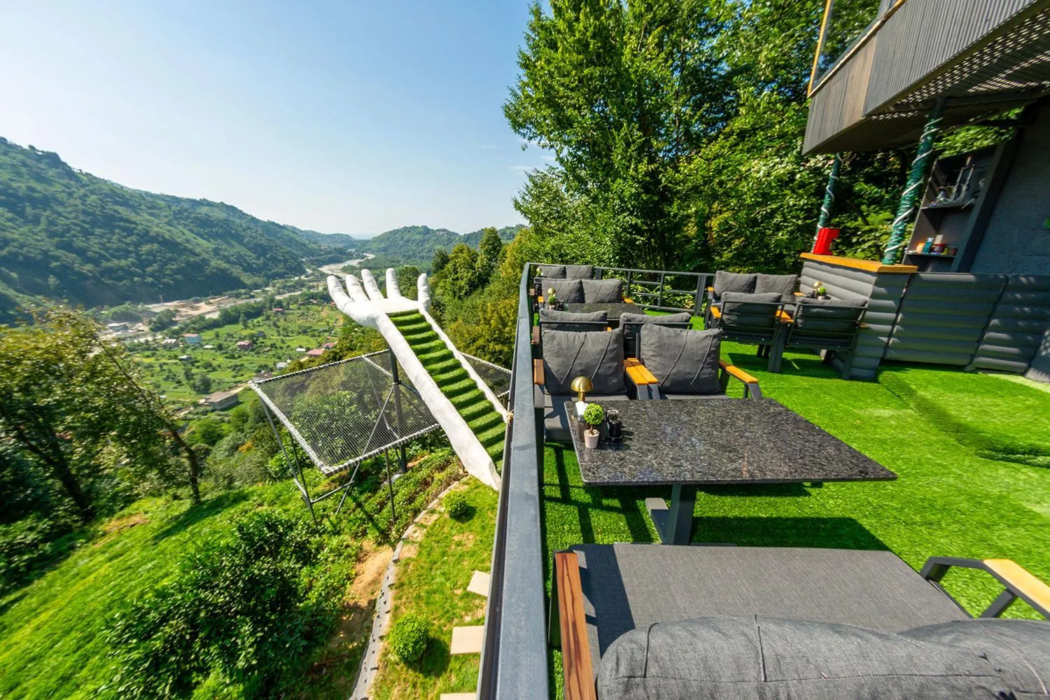 Restaurant/places to eat in Pavri suit bungalov