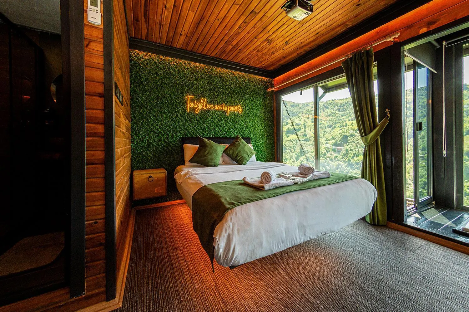 Bed in Pavri suit bungalov