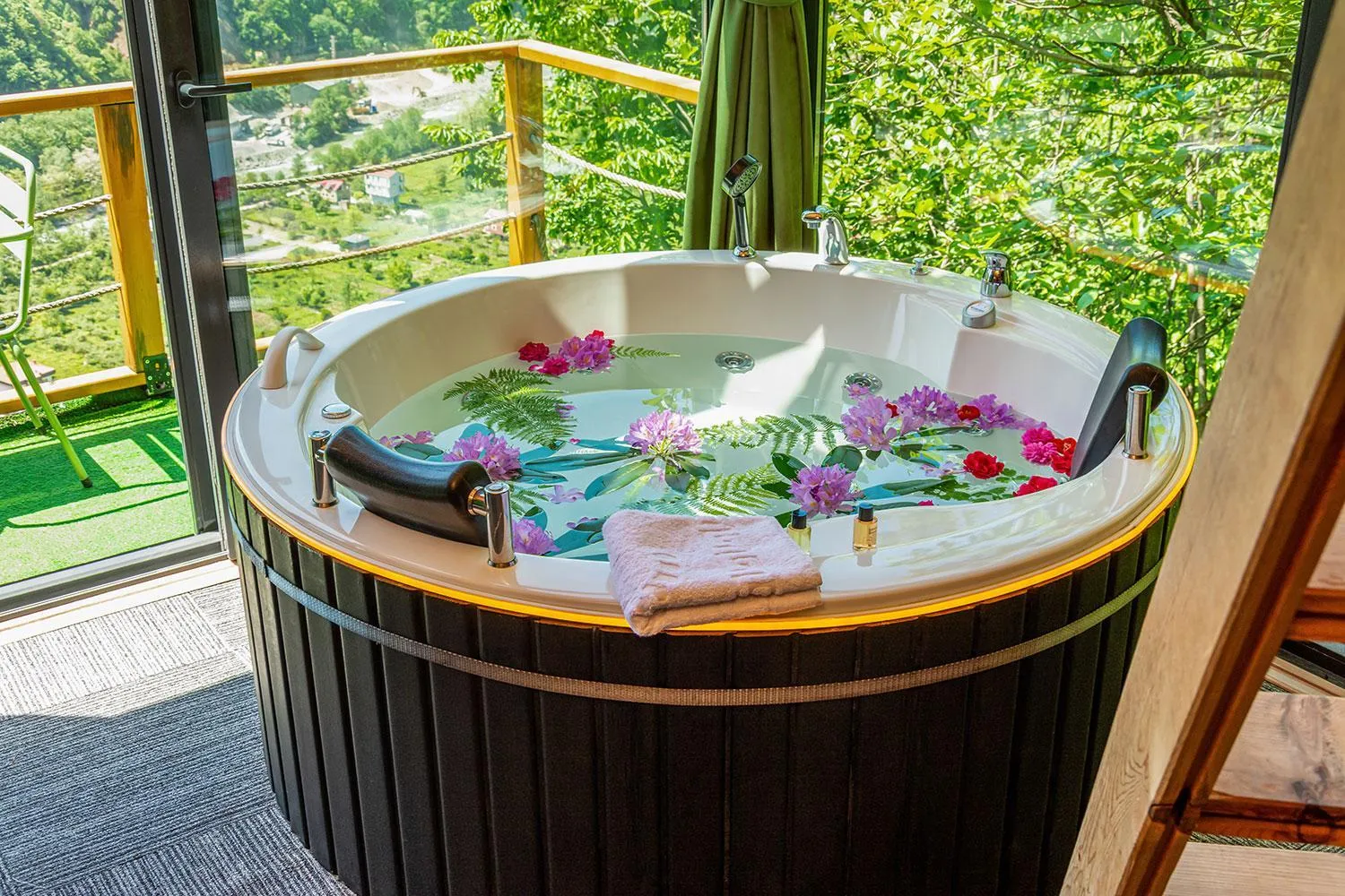 Garden in Pavri suit bungalov