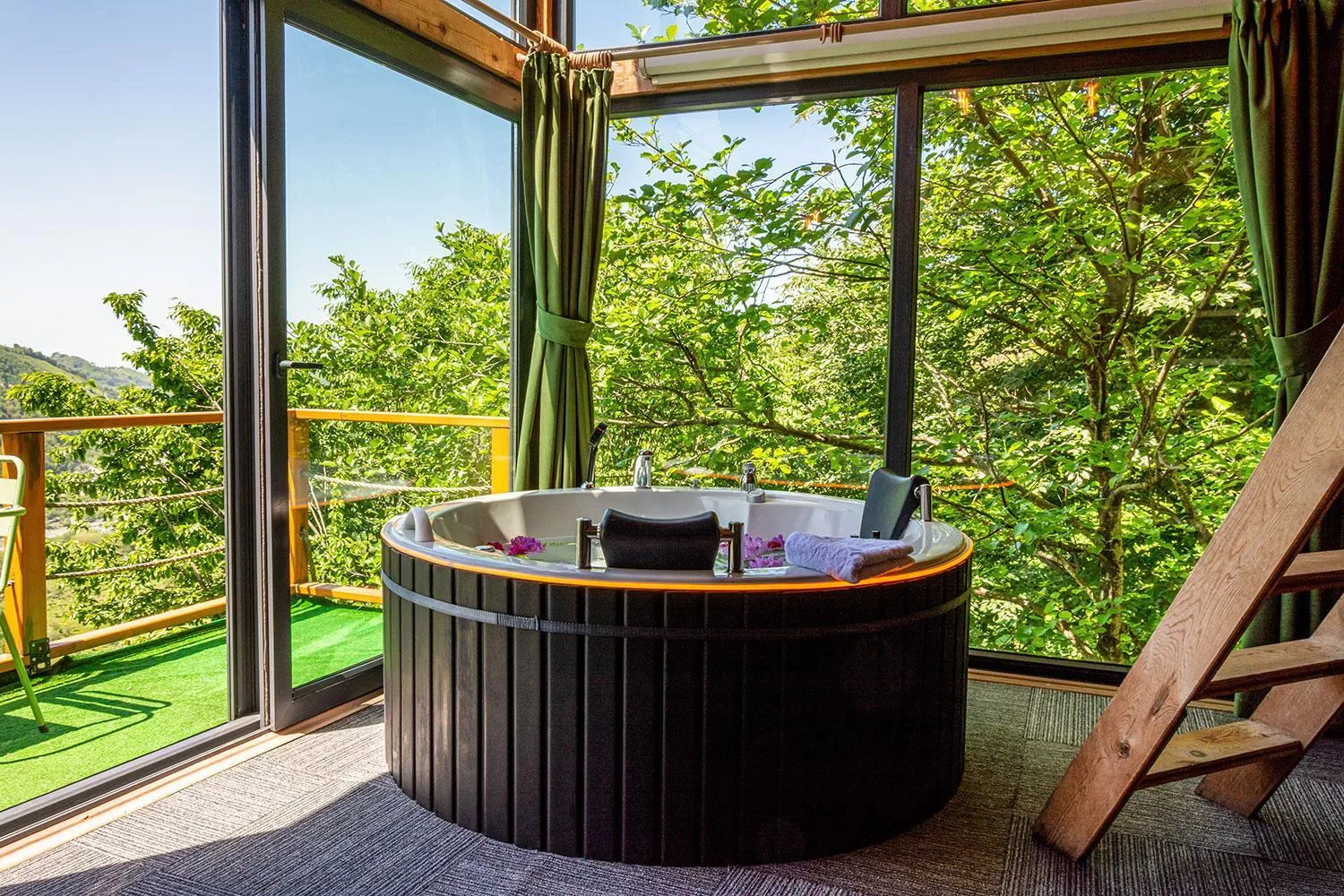 Spring in Pavri suit bungalov