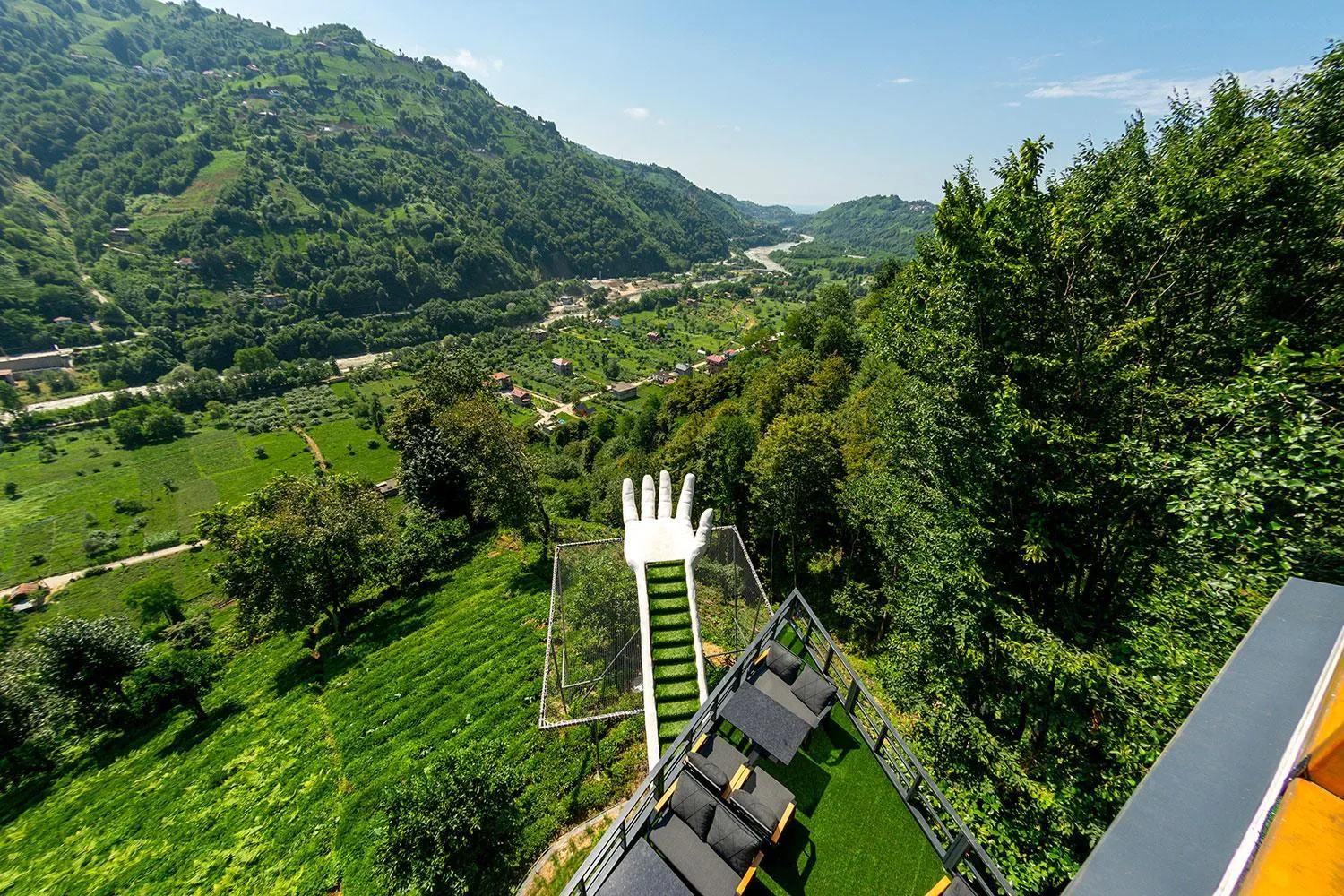 Restaurant/places to eat in Pavri suit bungalov