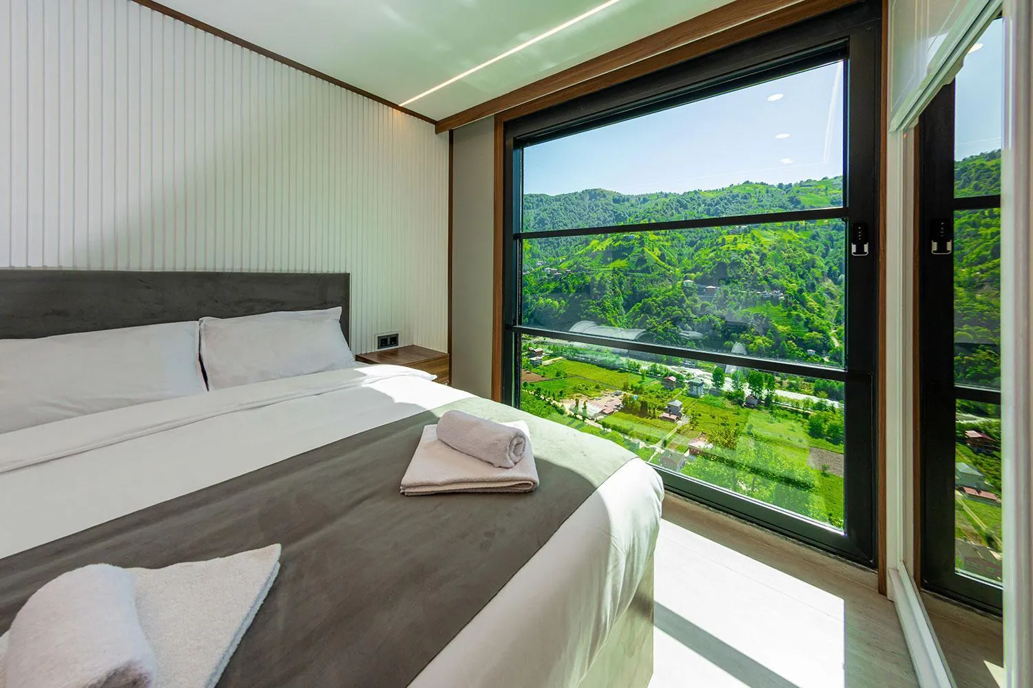 Bed in Pavri suit bungalov