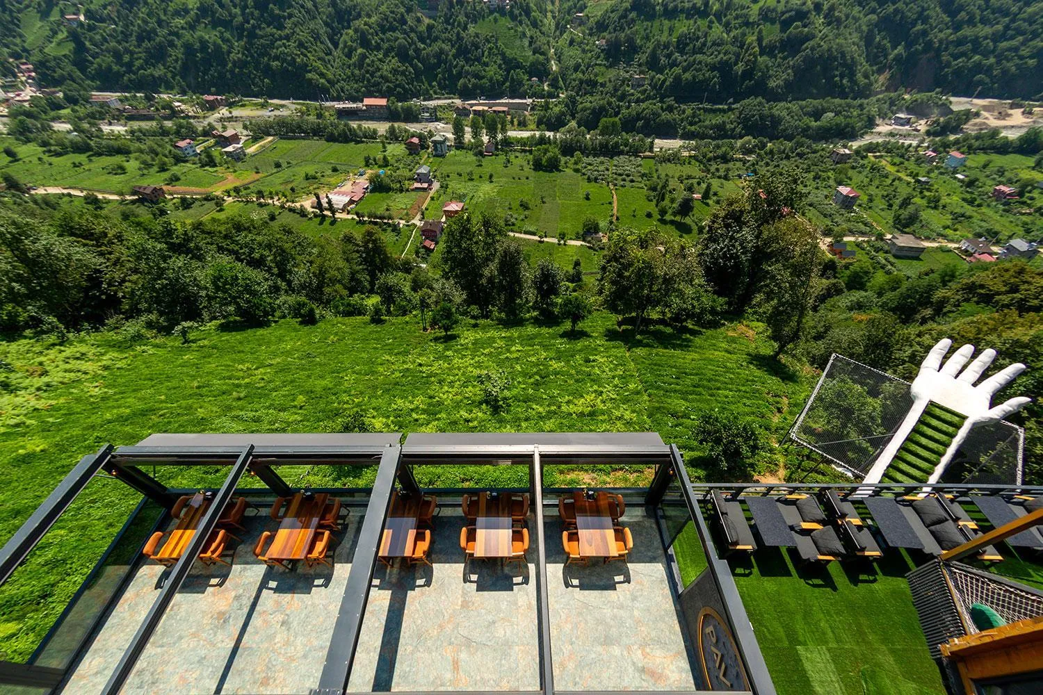 Restaurant/places to eat in Pavri suit bungalov