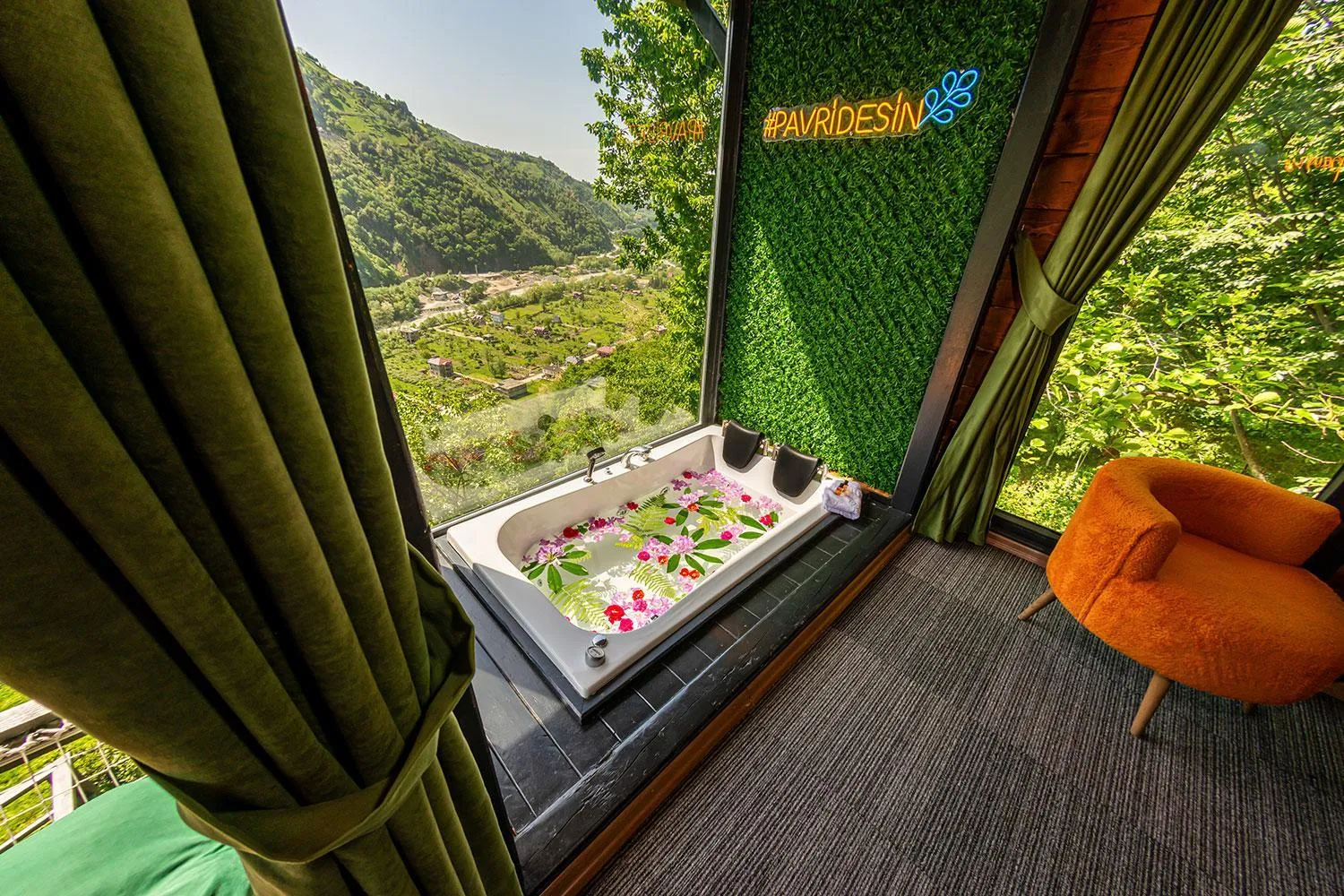 Spring in Pavri suit bungalov