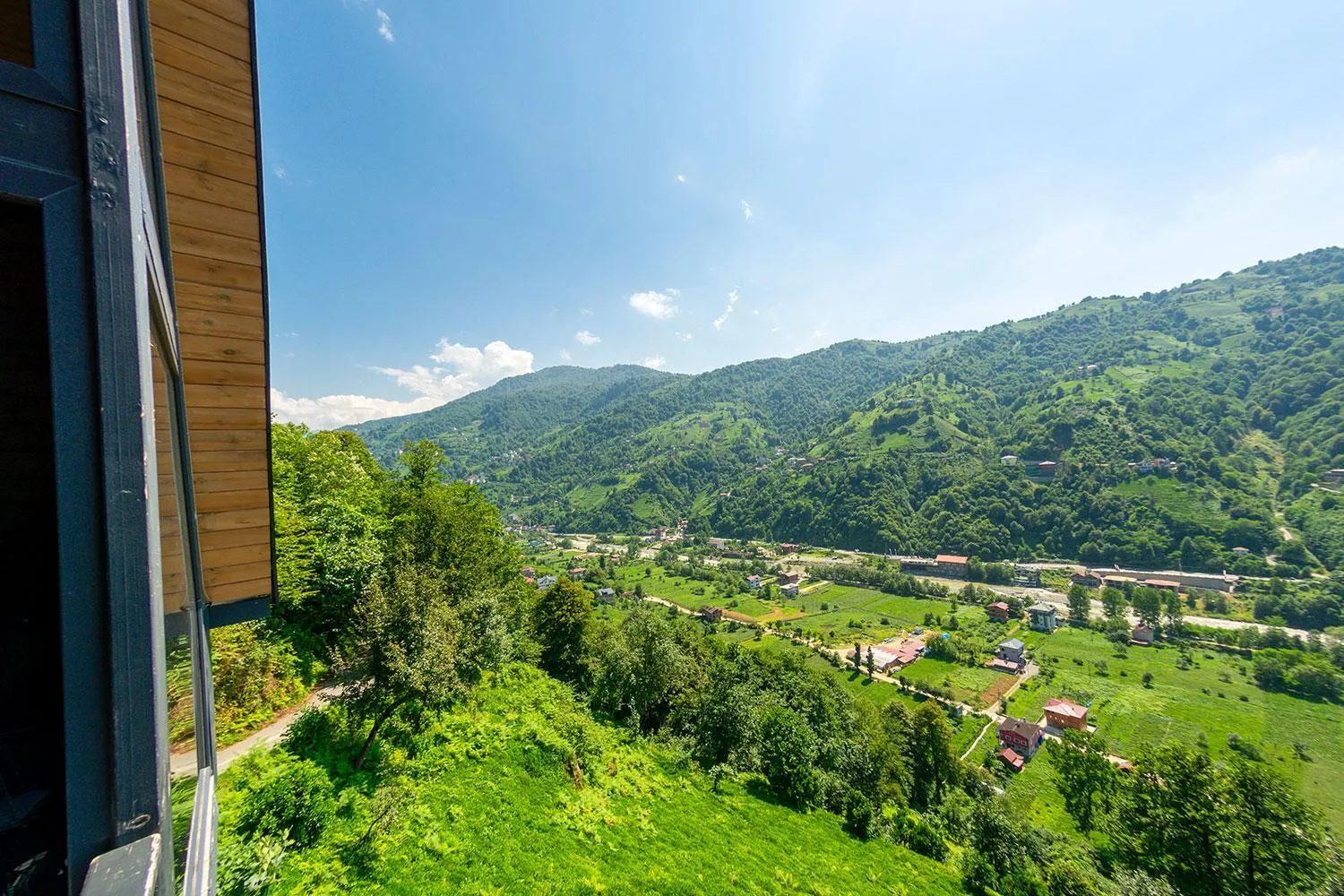 Restaurant/places to eat in Pavri suit bungalov