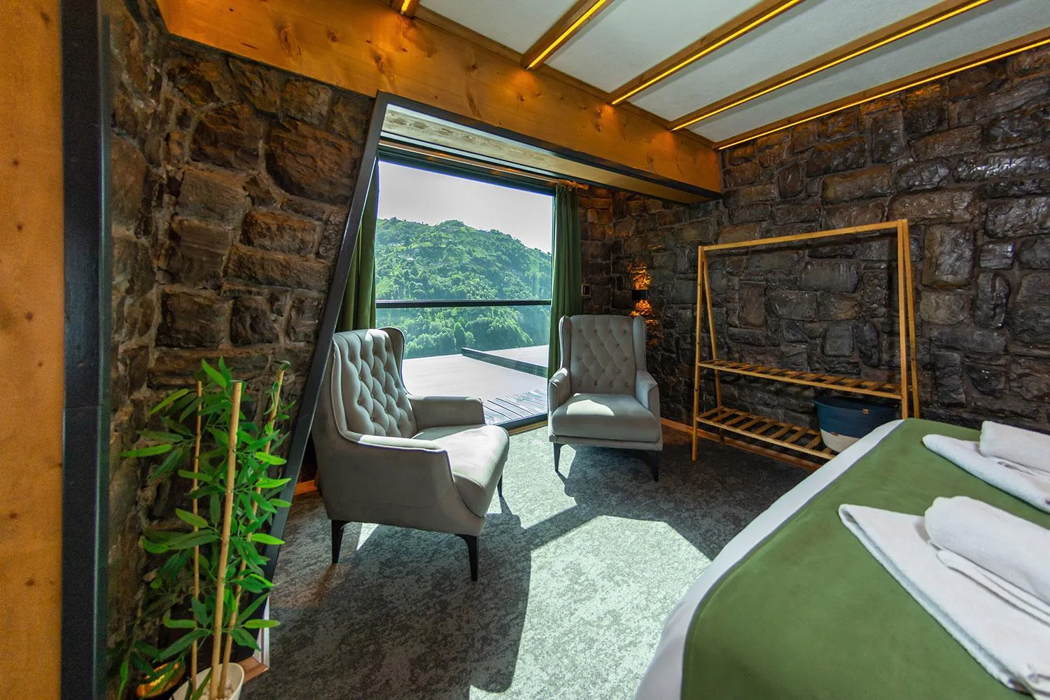 Bed in Pavri suit bungalov