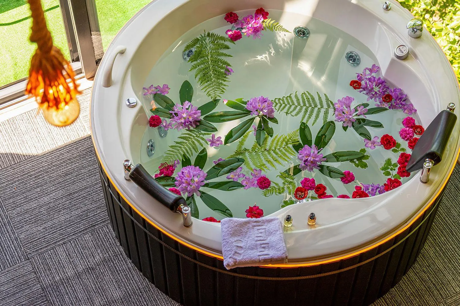 Garden in Pavri suit bungalov