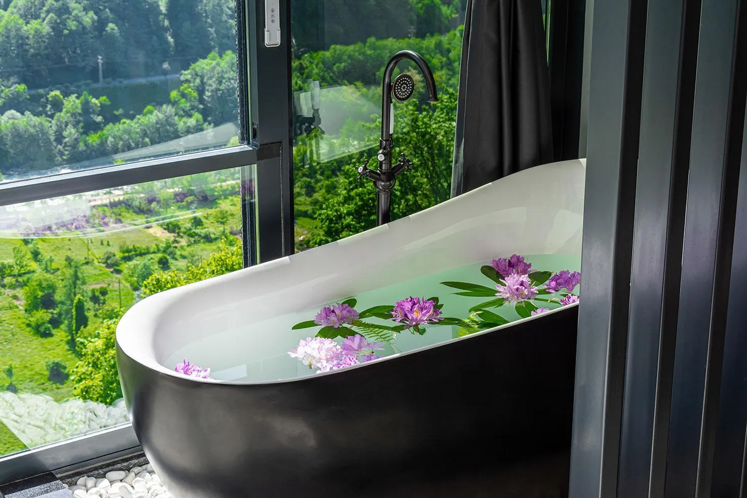 Spring in Pavri suit bungalov