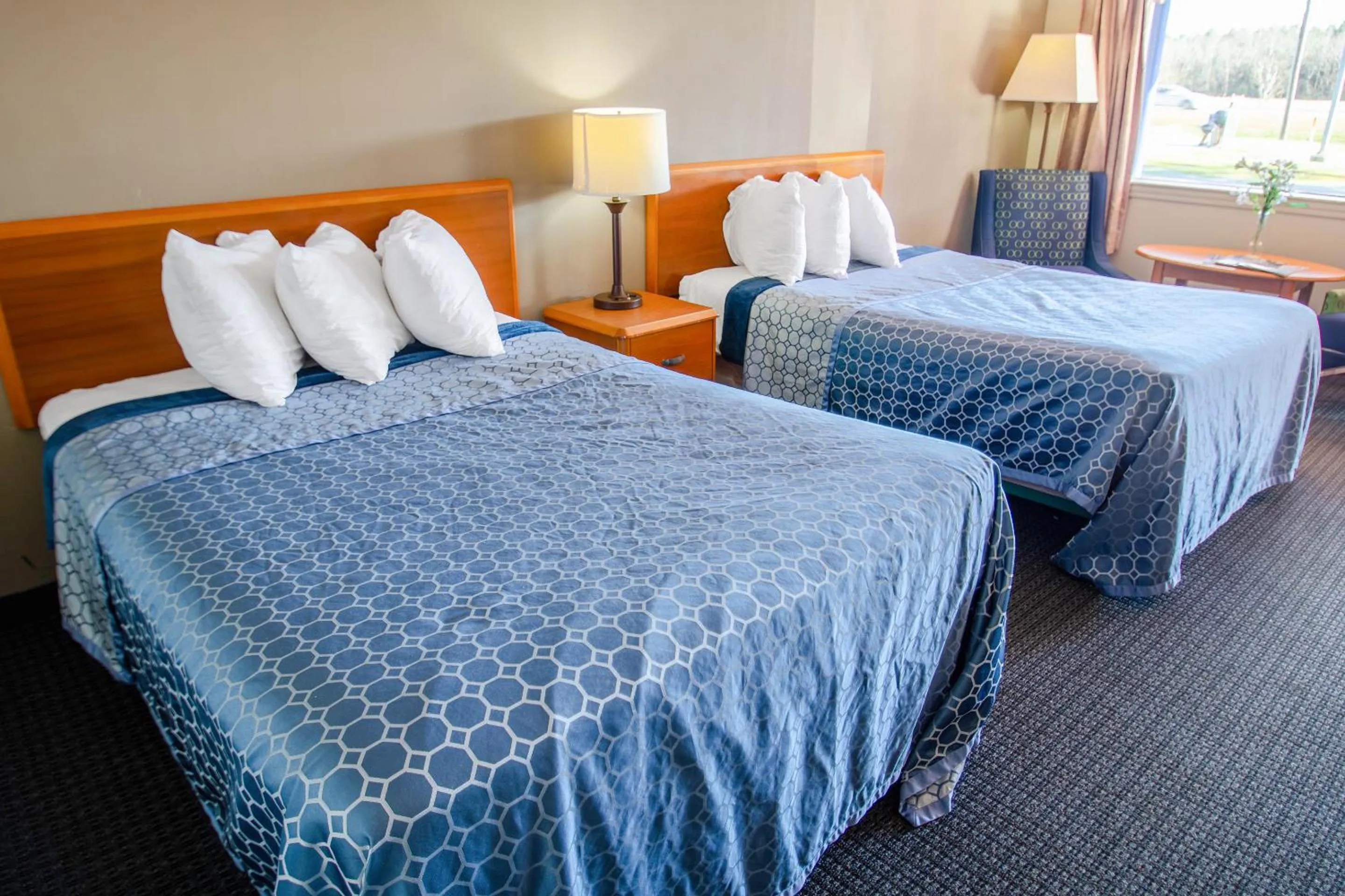 Bedroom, Bed in Sportsman's Inn Plymouth 252-793-3095