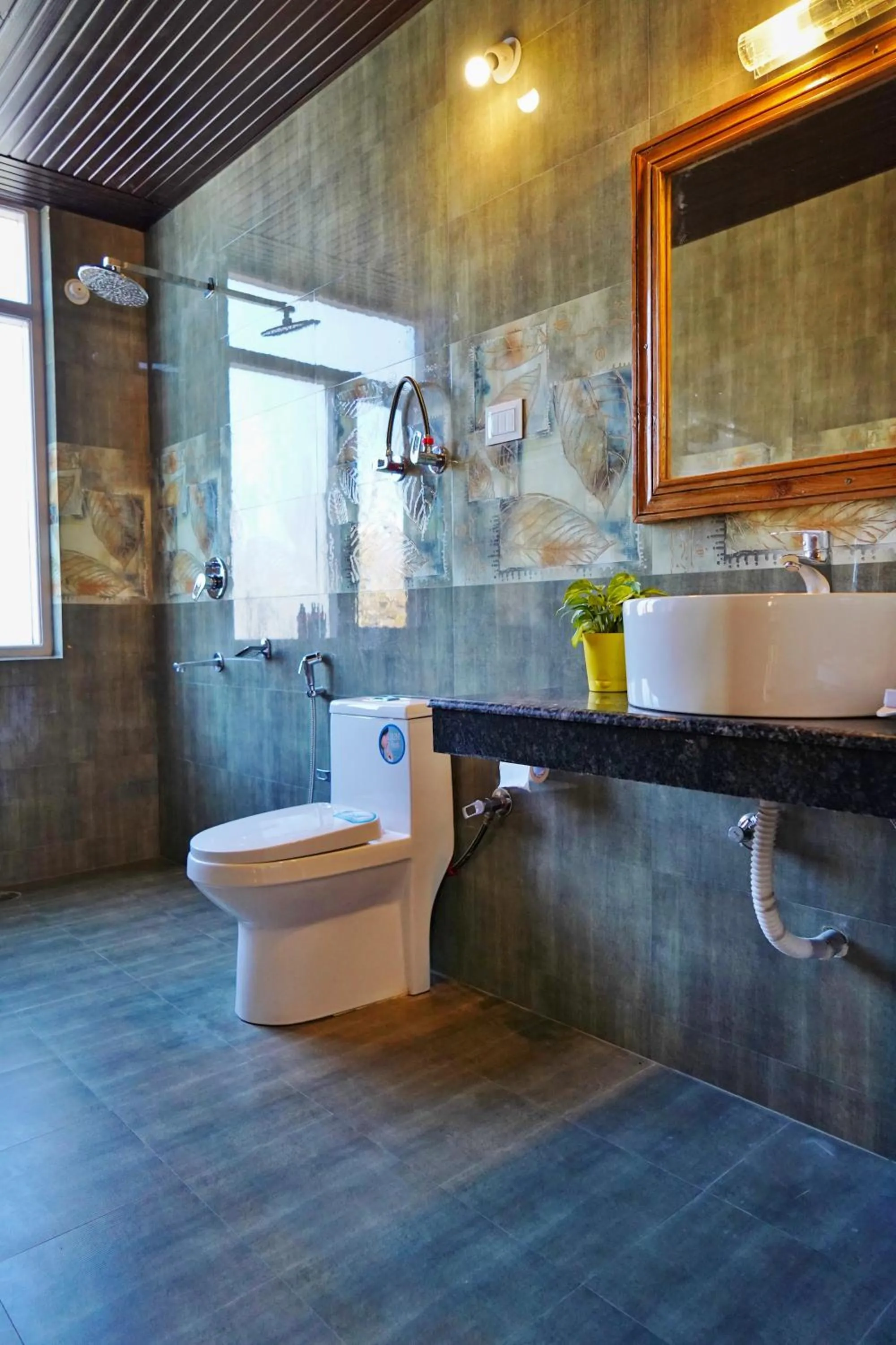 Toilet in Amarys Boutique Stays Manali