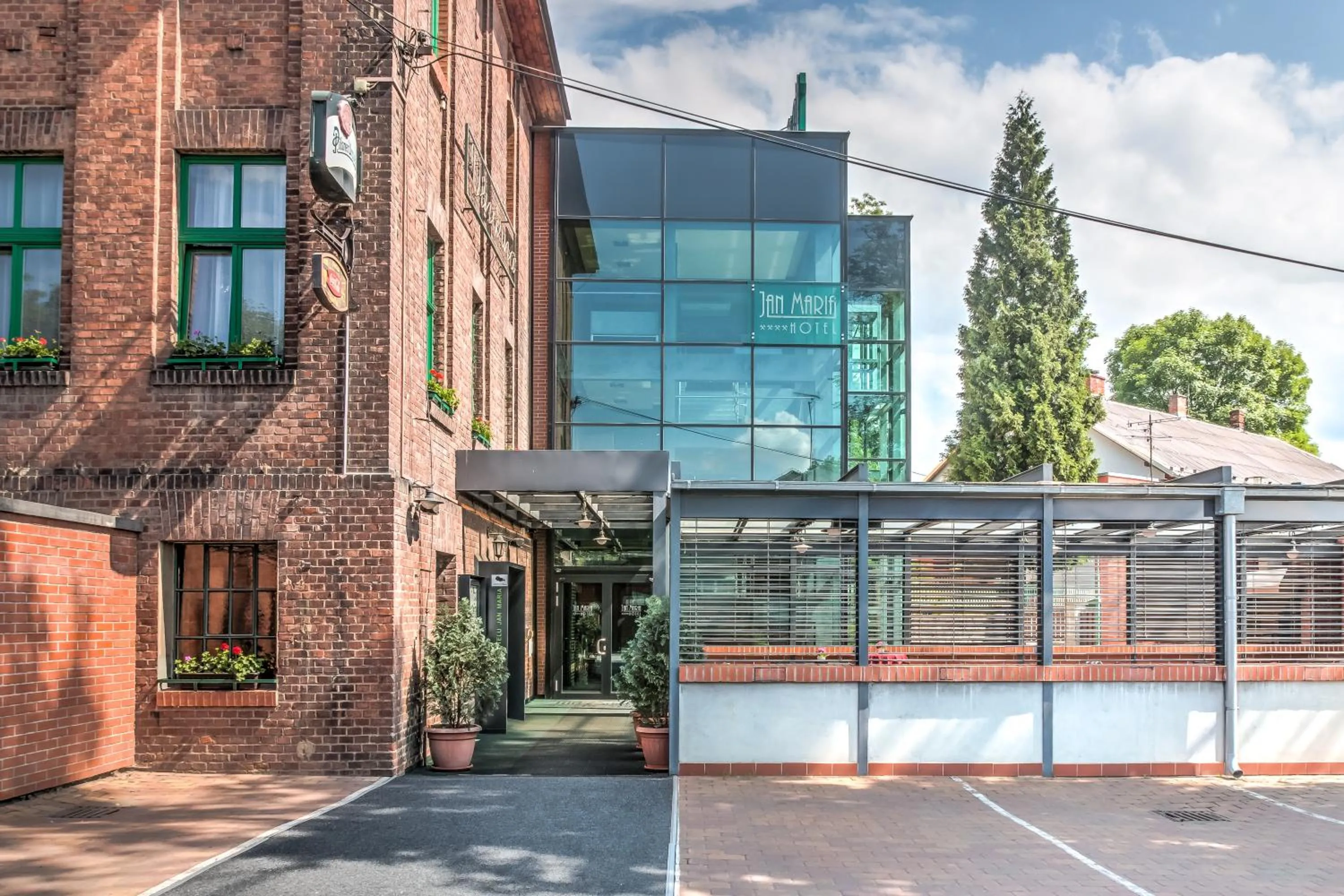 Facade/entrance in Jan Maria Hotel