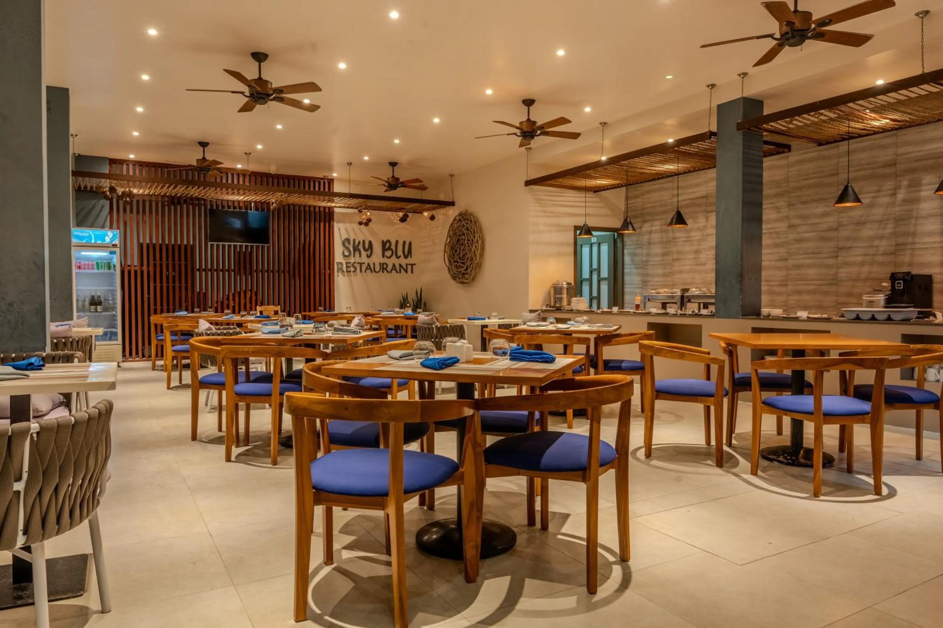 Restaurant/places to eat in Sky Beach Maldives - Dhiffushi