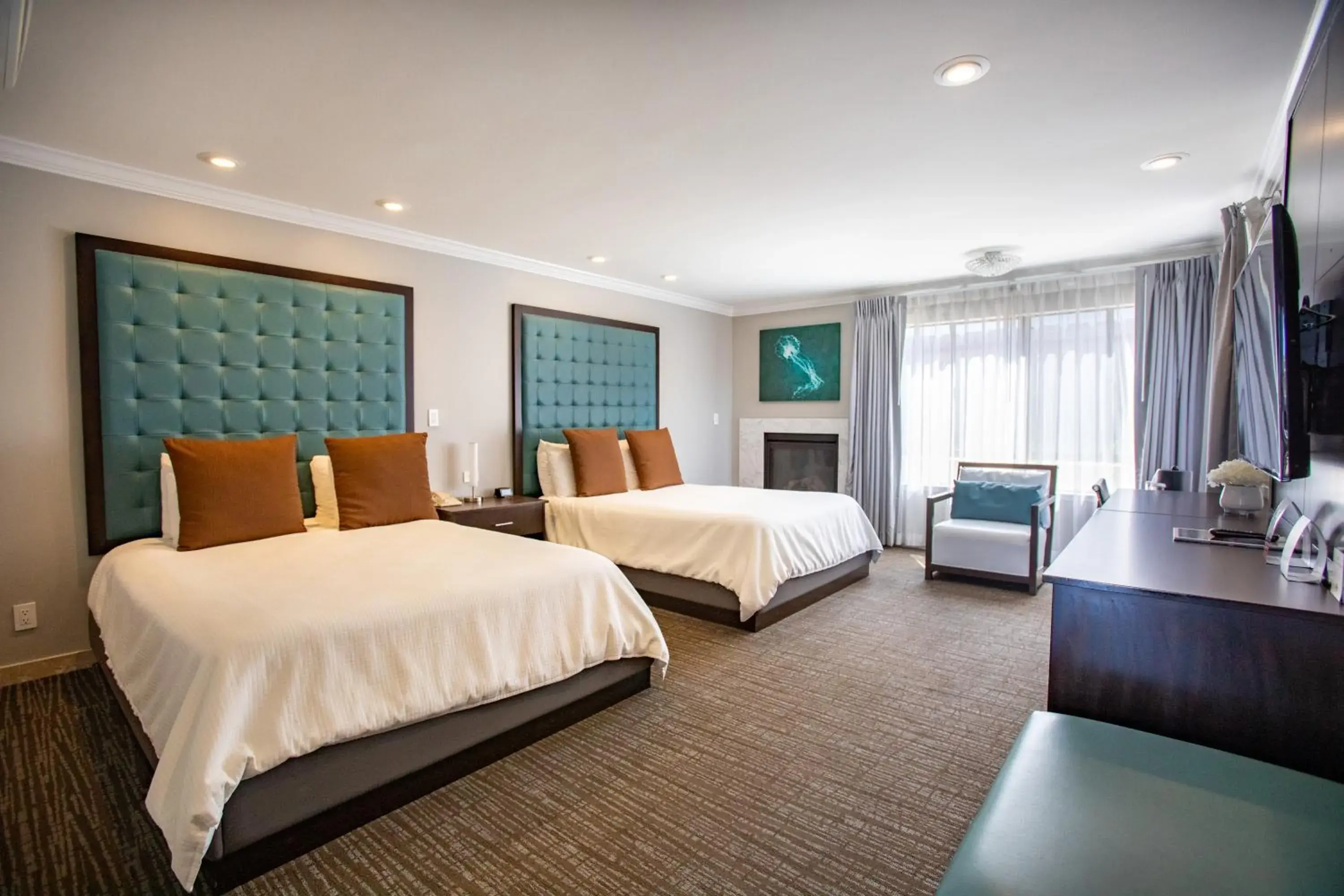 Queen Room with Two Queen Beds and Fireplace in Munras Inn Queen Room with Two Queen Beds and Fireplace in Munras Inn