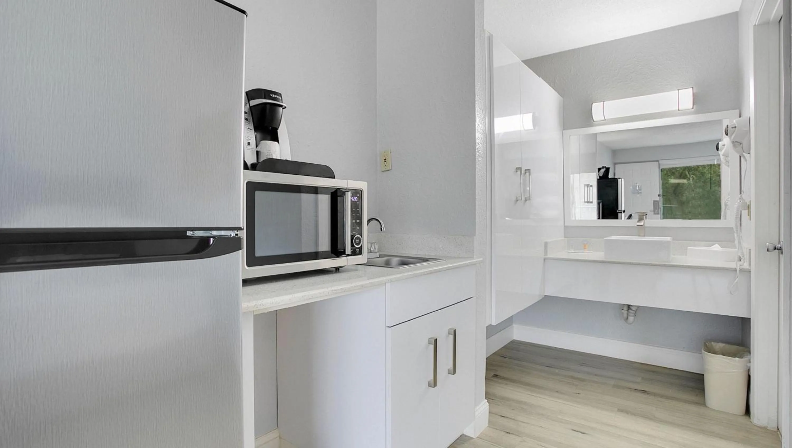 Kitchen or kitchenette in Home 1 Suites Extended Stay - Kissimmee