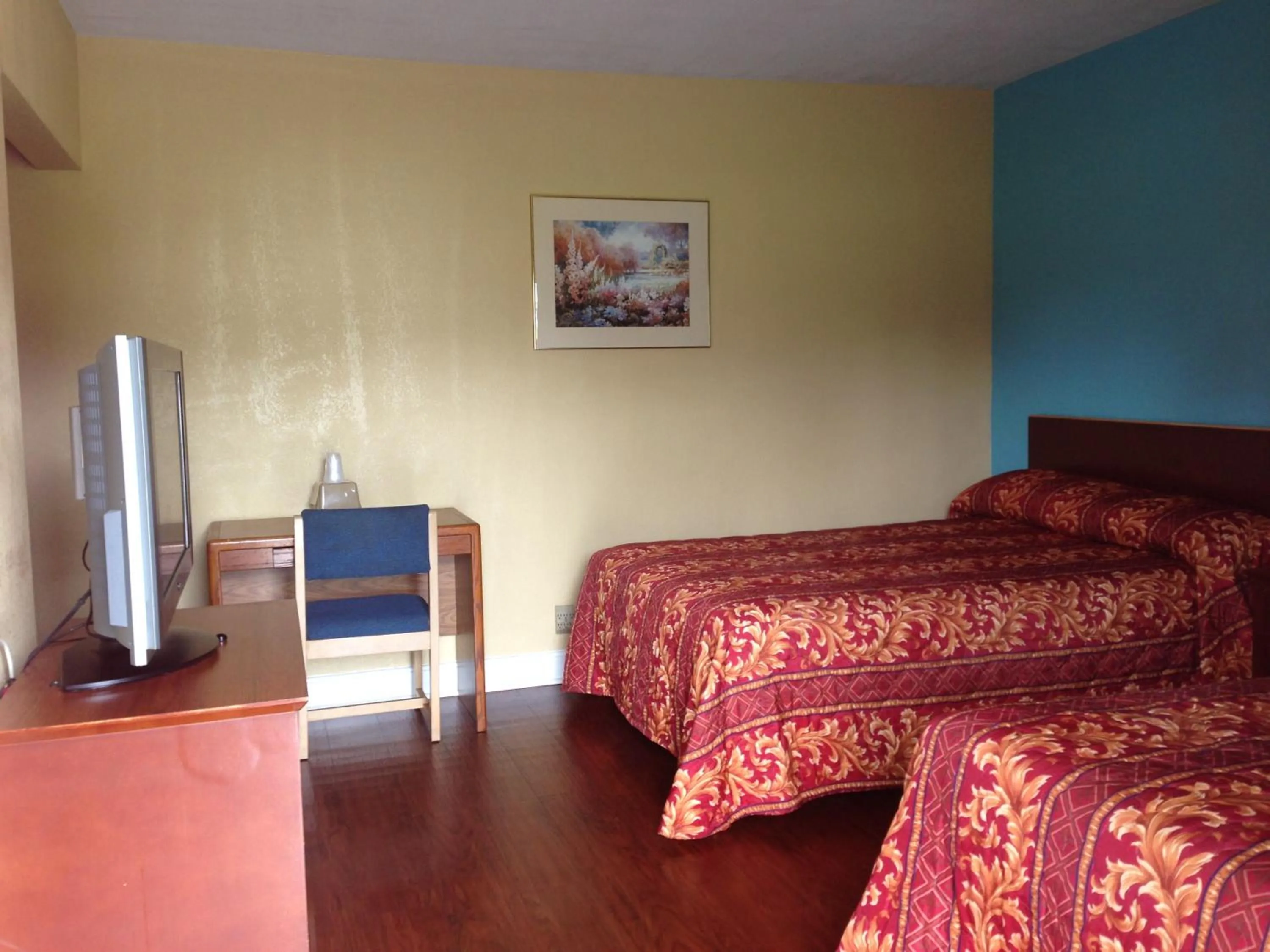 Bed in Ole English Inn