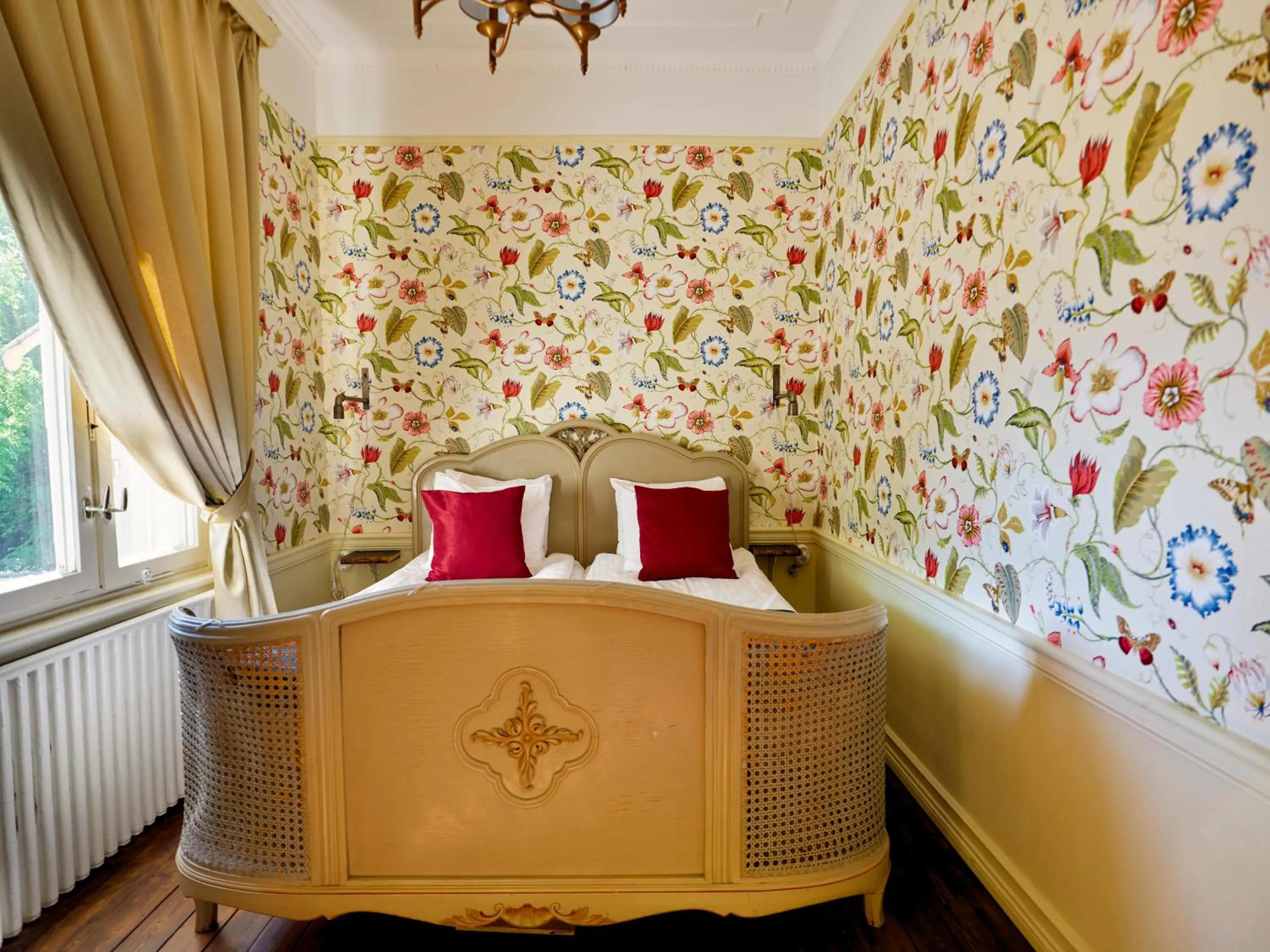 Property building, Bed in Grenna Hotell