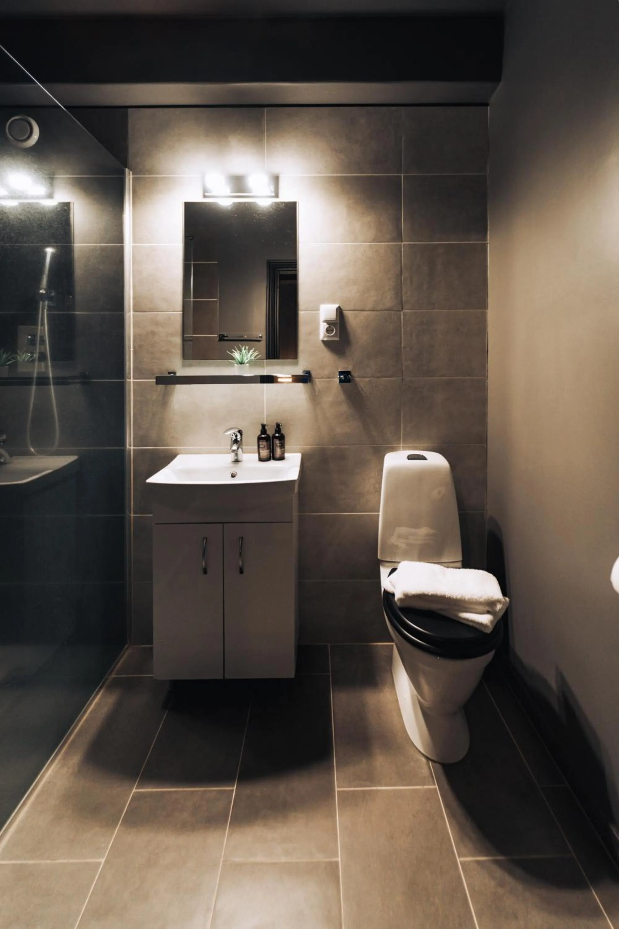 Shower in Brim Hotel