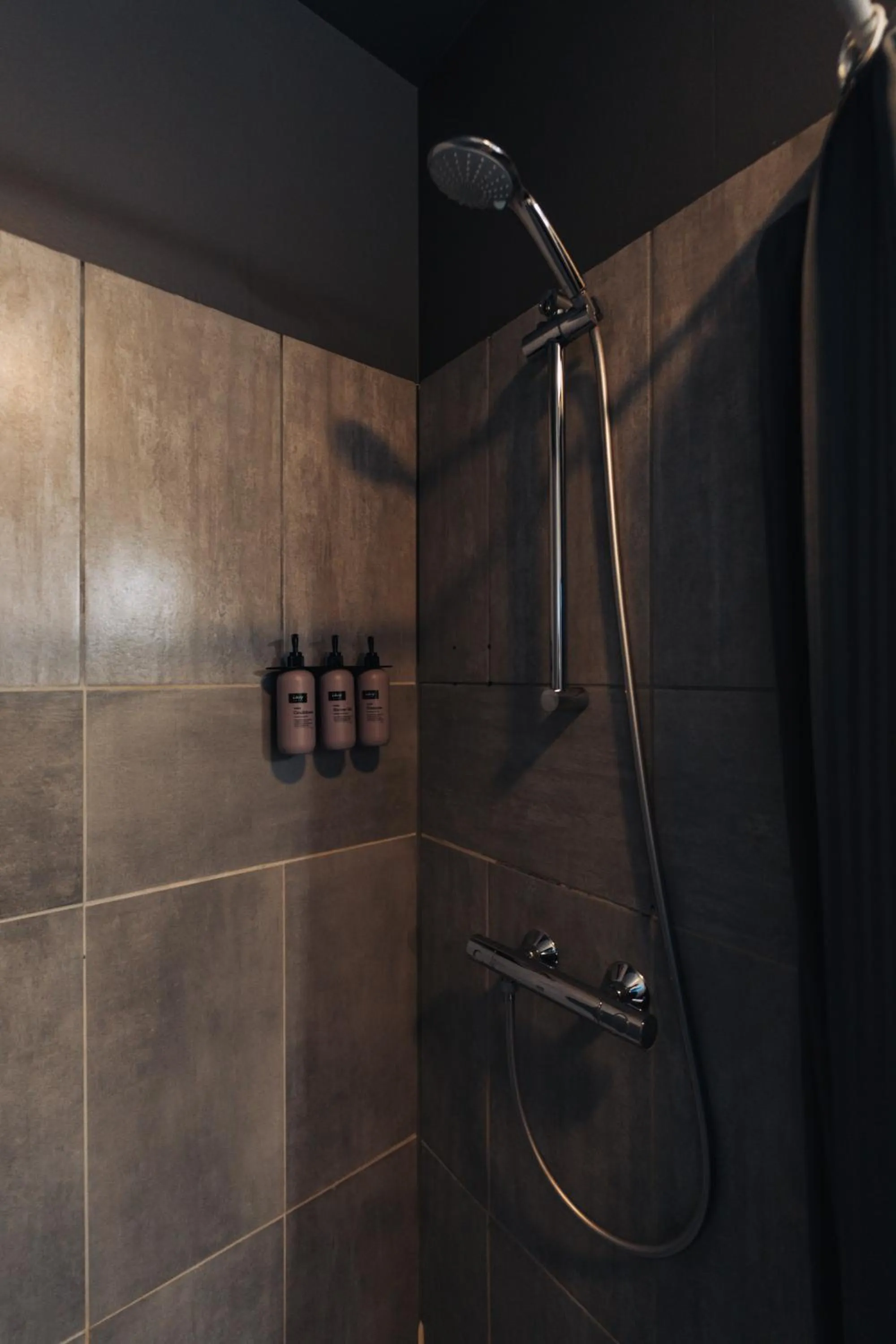 Shower in Brim Hotel