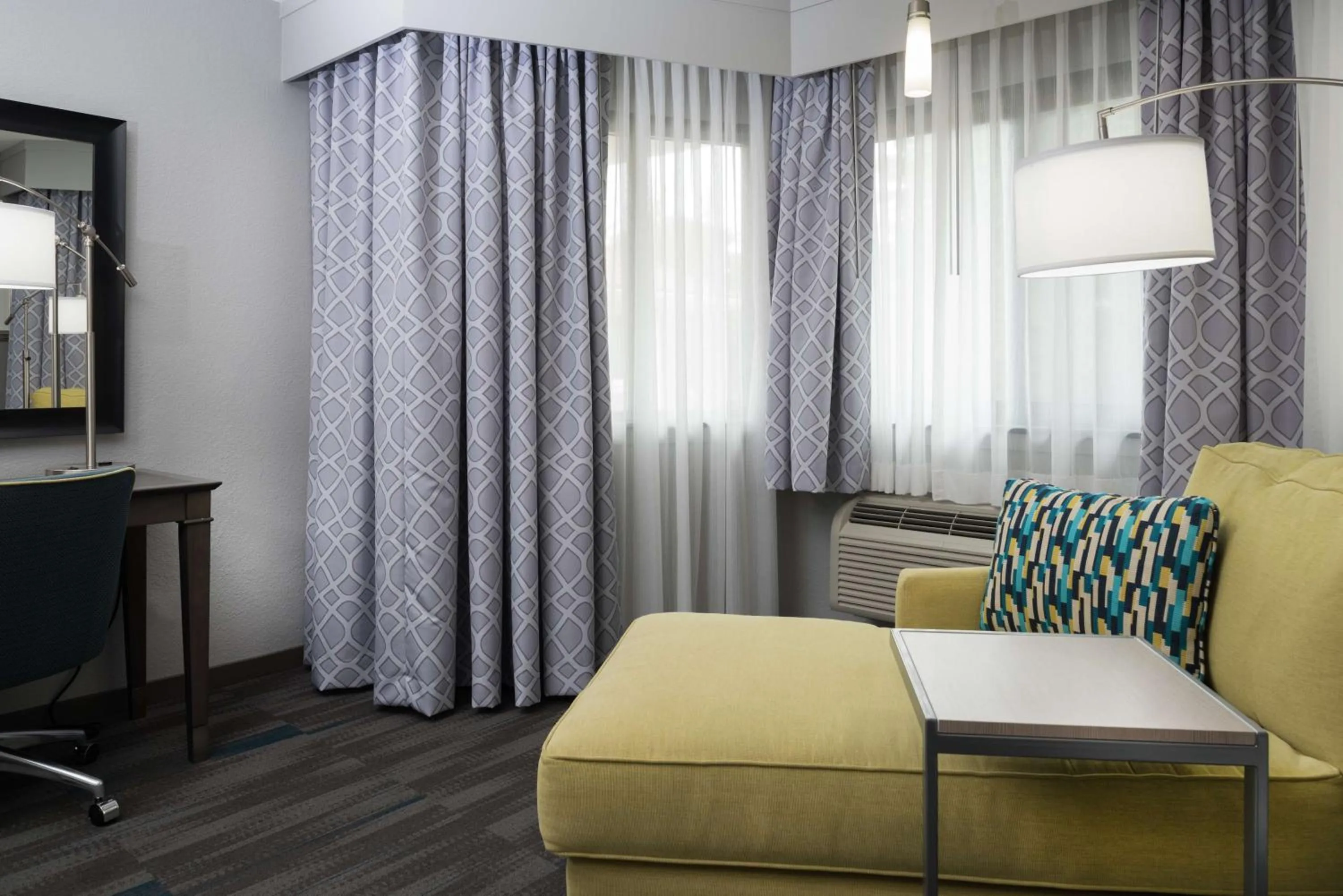 Bed in Hampton Inn Monterey