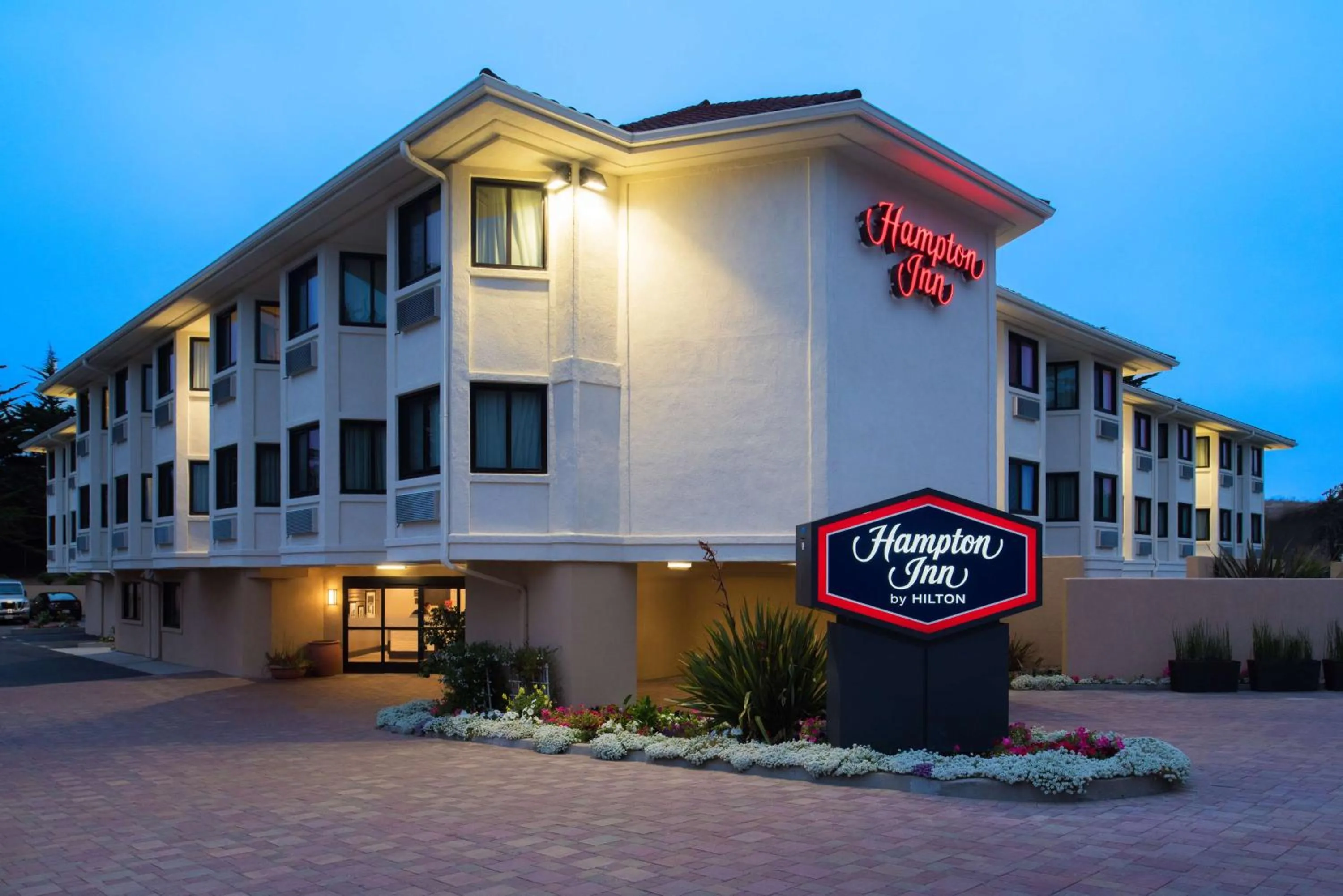 Property building in Hampton Inn Monterey