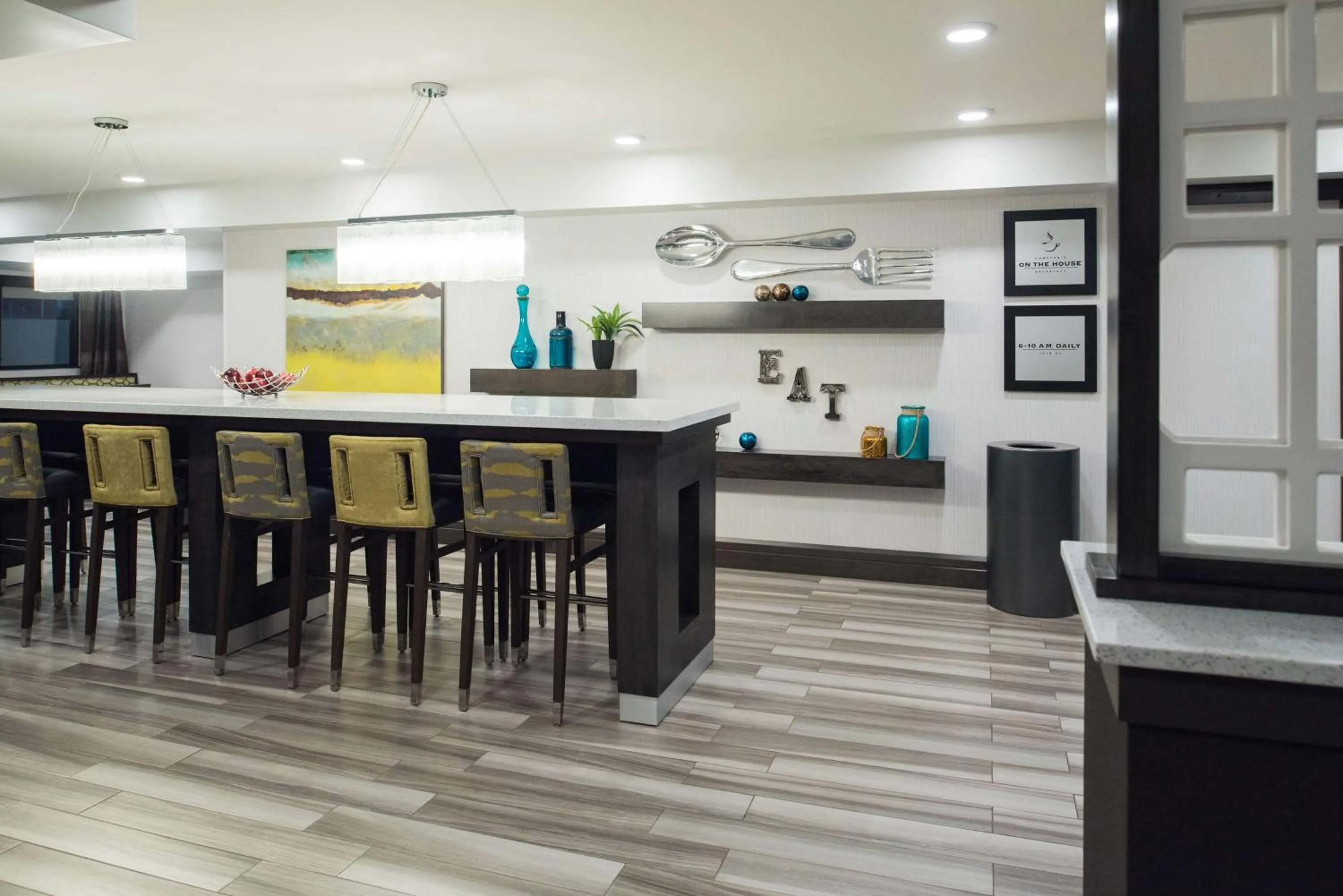 Restaurant/places to eat in Hampton Inn Monterey