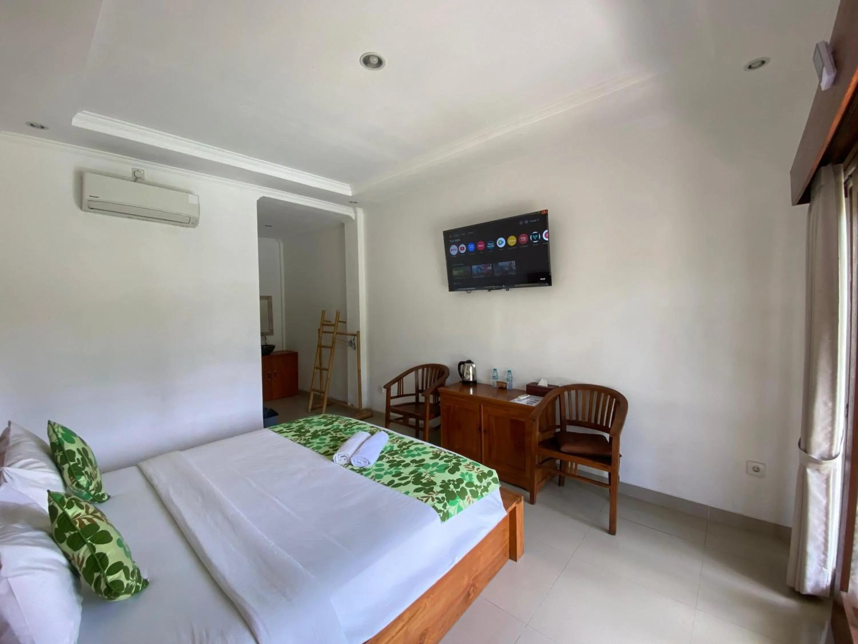 TV and multimedia, Bed in Green Padma Ubud