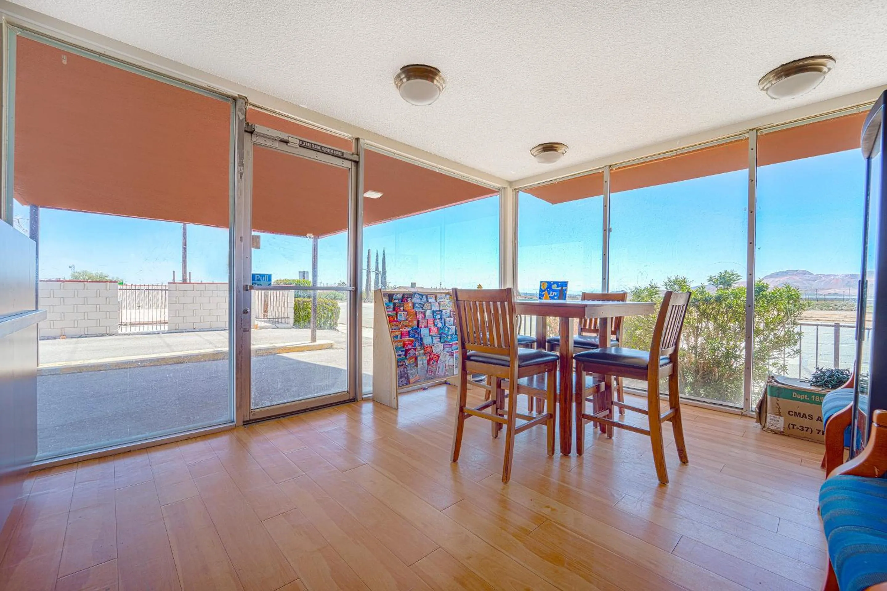 Restaurant/places to eat in Mojave Hotel