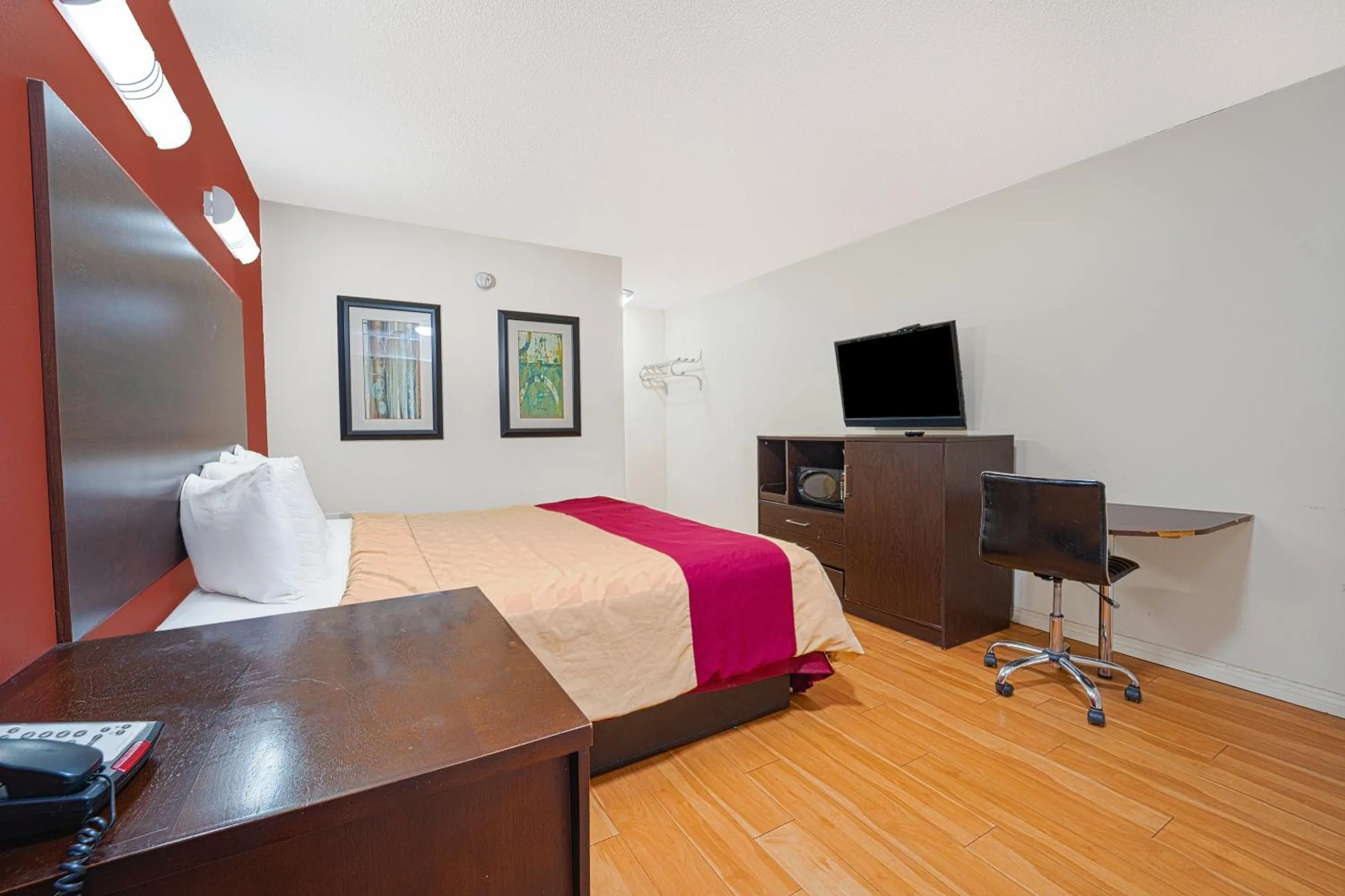 Bedroom, Bed in Mojave Hotel