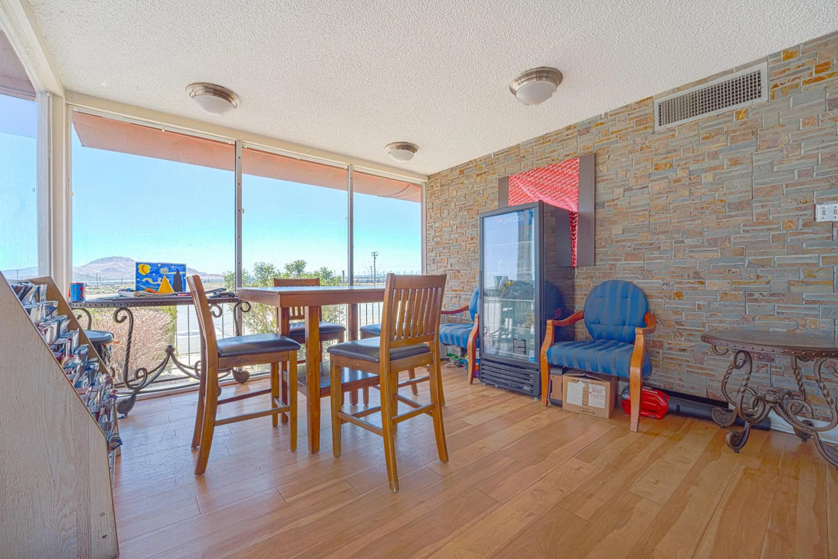 Restaurant/places to eat in Mojave Hotel