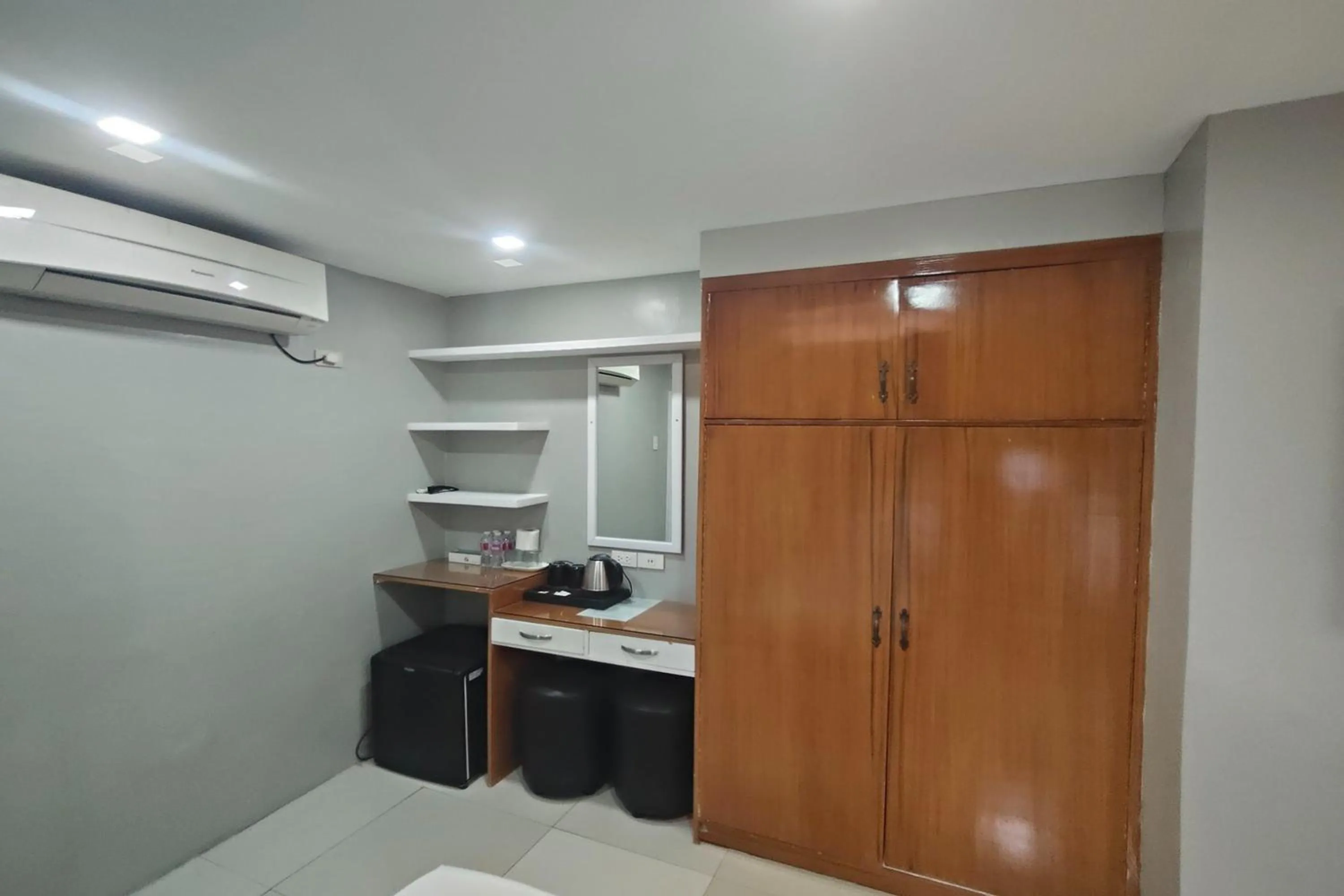 wardrobe in Taj Hotel Tuguegarao