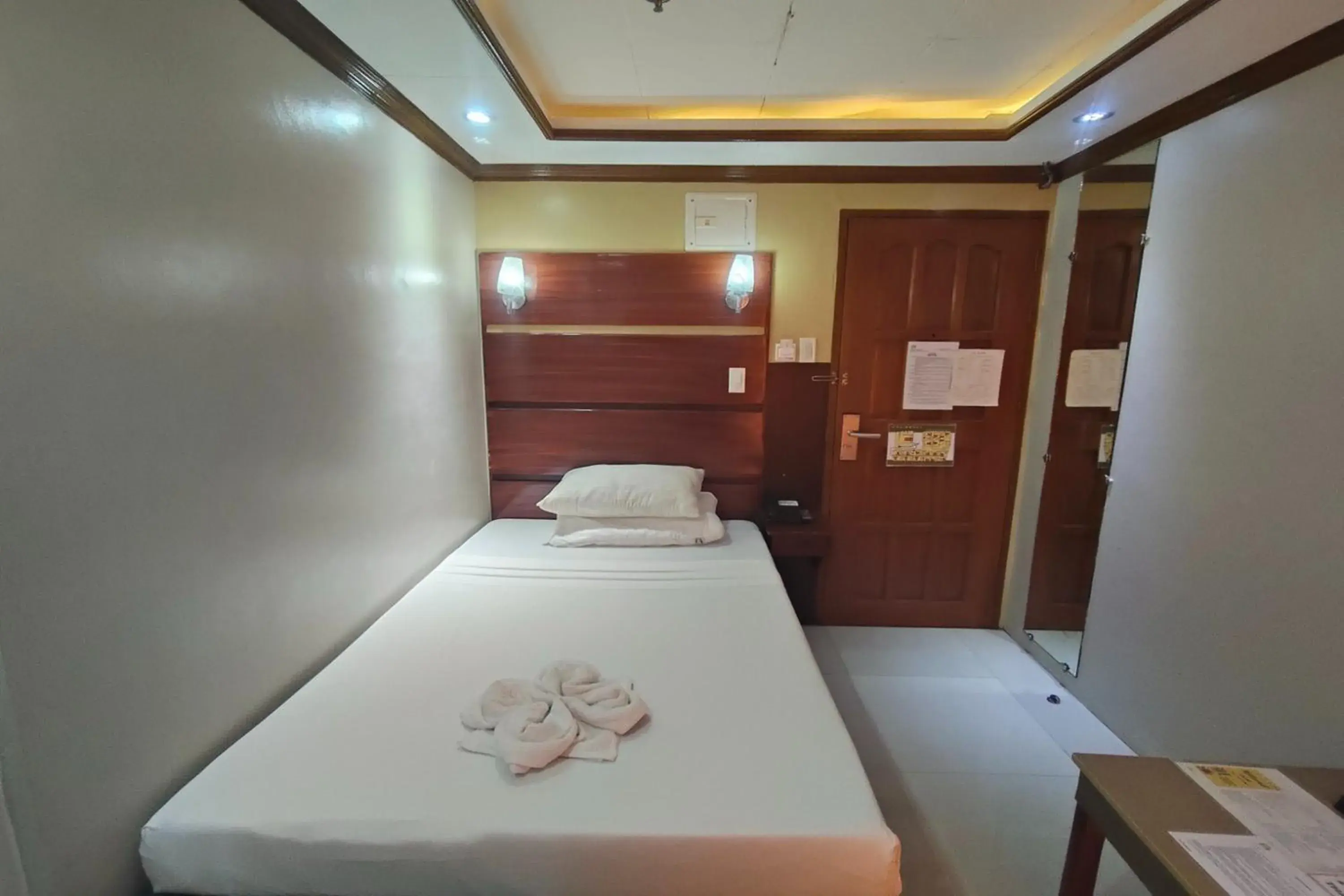 Standard Single Room in Taj Hotel Tuguegarao Standard Single Room in Taj Hotel Tuguegarao