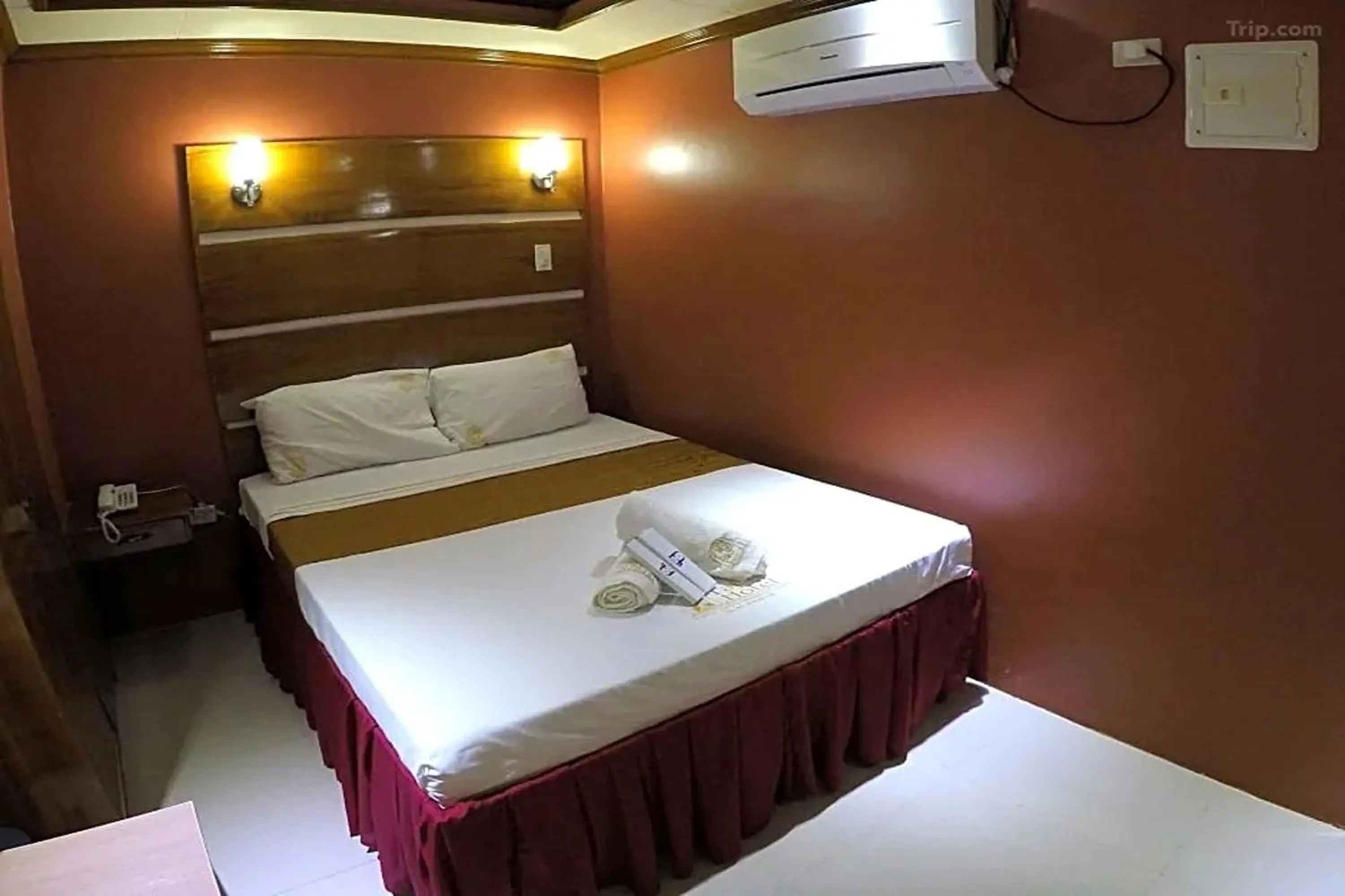 Bedroom, Bed in Taj Hotel Tuguegarao