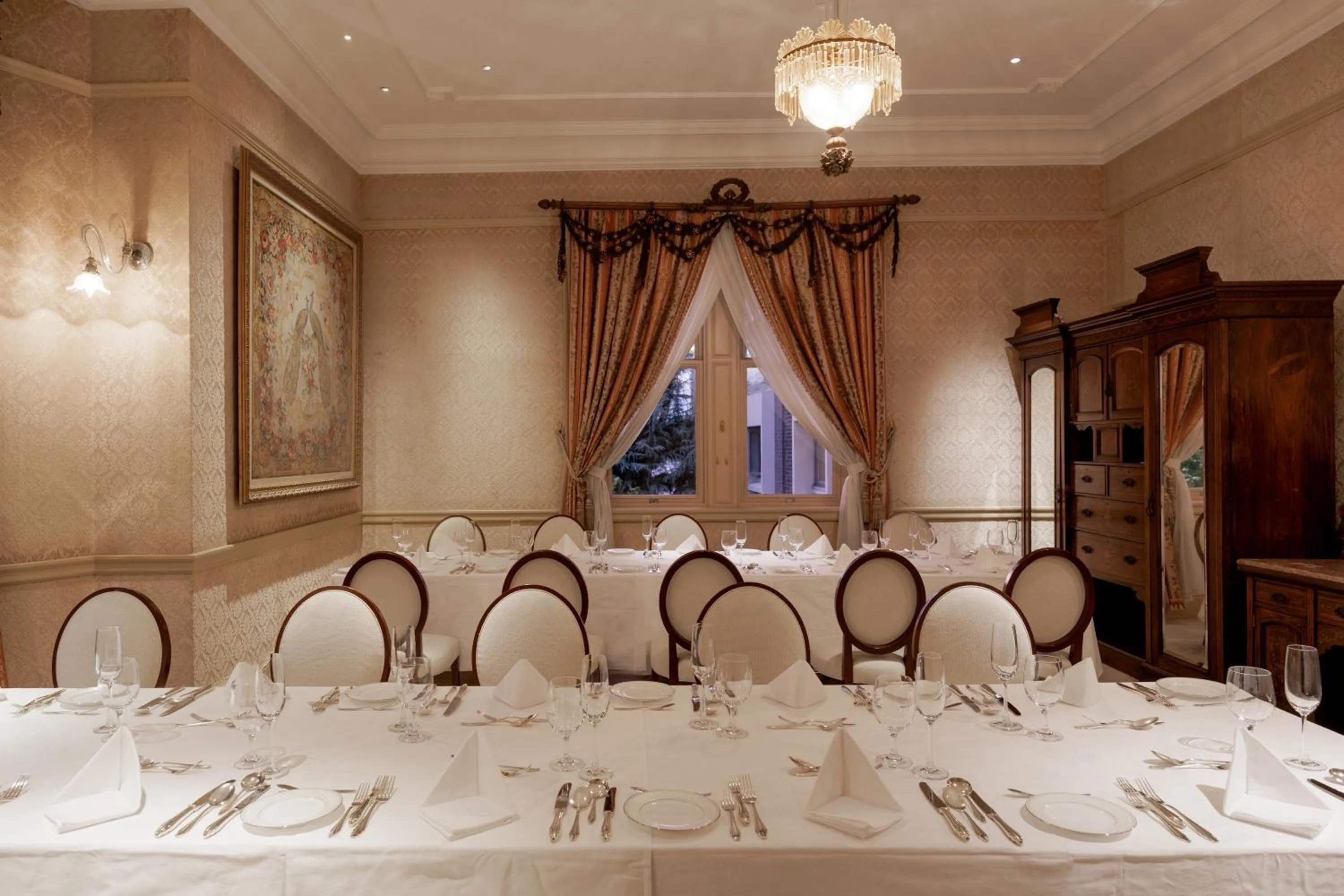 Seating area, Bed in Hotel Chourakukan Kyoto Gion 長楽館 京都