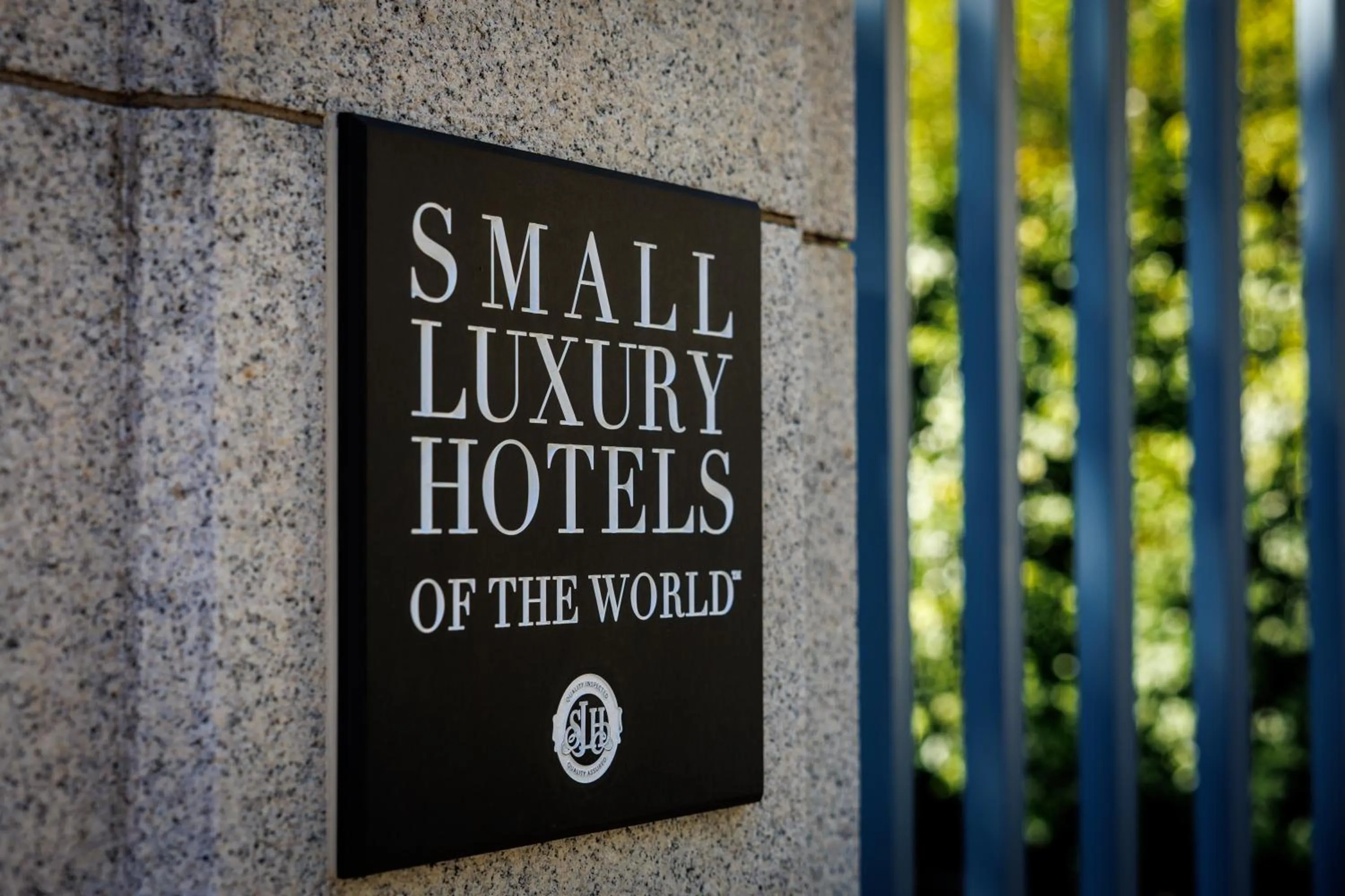 Property logo or sign in Hotel Chourakukan Kyoto Gion 長楽館 京都