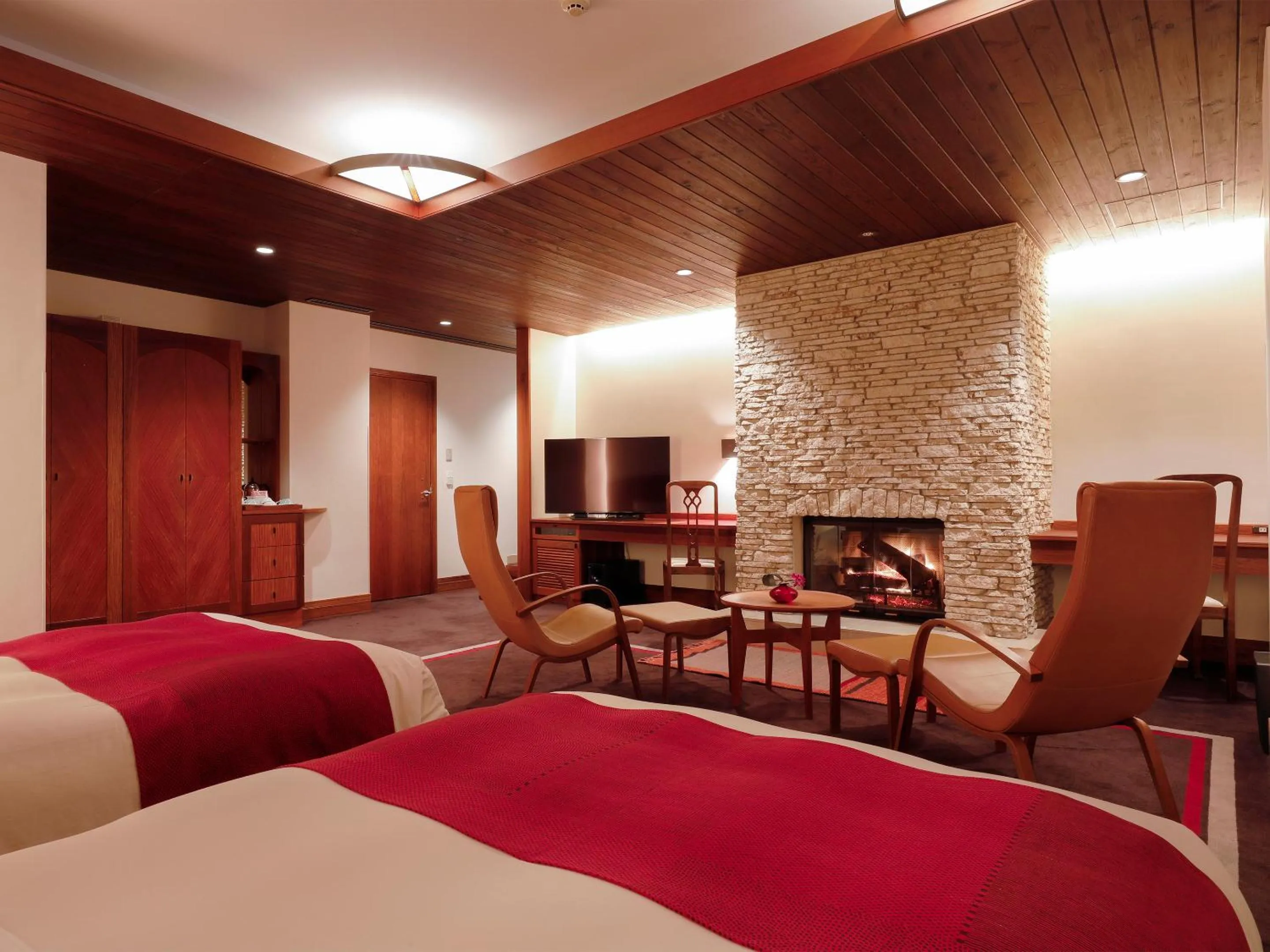 Photo of the whole room, Bed in Hotel Chourakukan Kyoto Gion 長楽館 京都