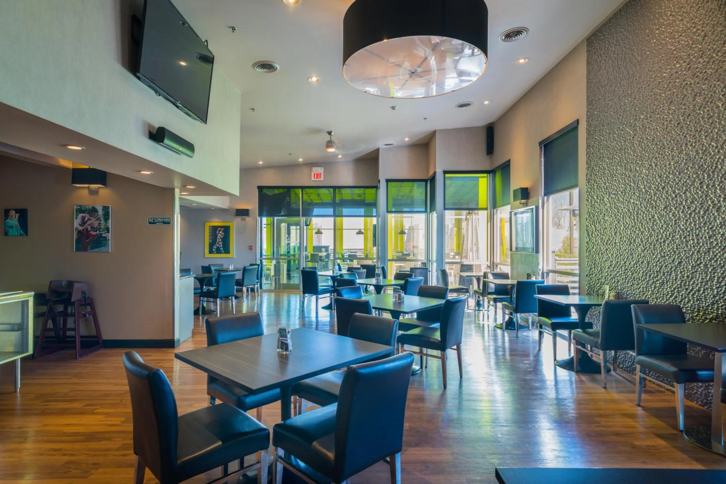Restaurant/places to eat in Z Loft Extended Stay Hotel