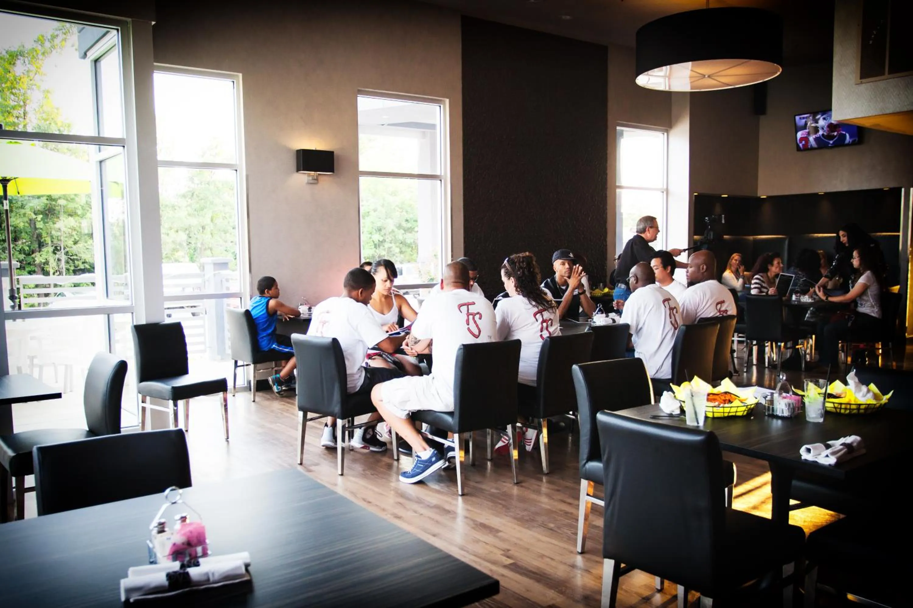 Restaurant/places to eat in Z Loft Extended Stay Hotel