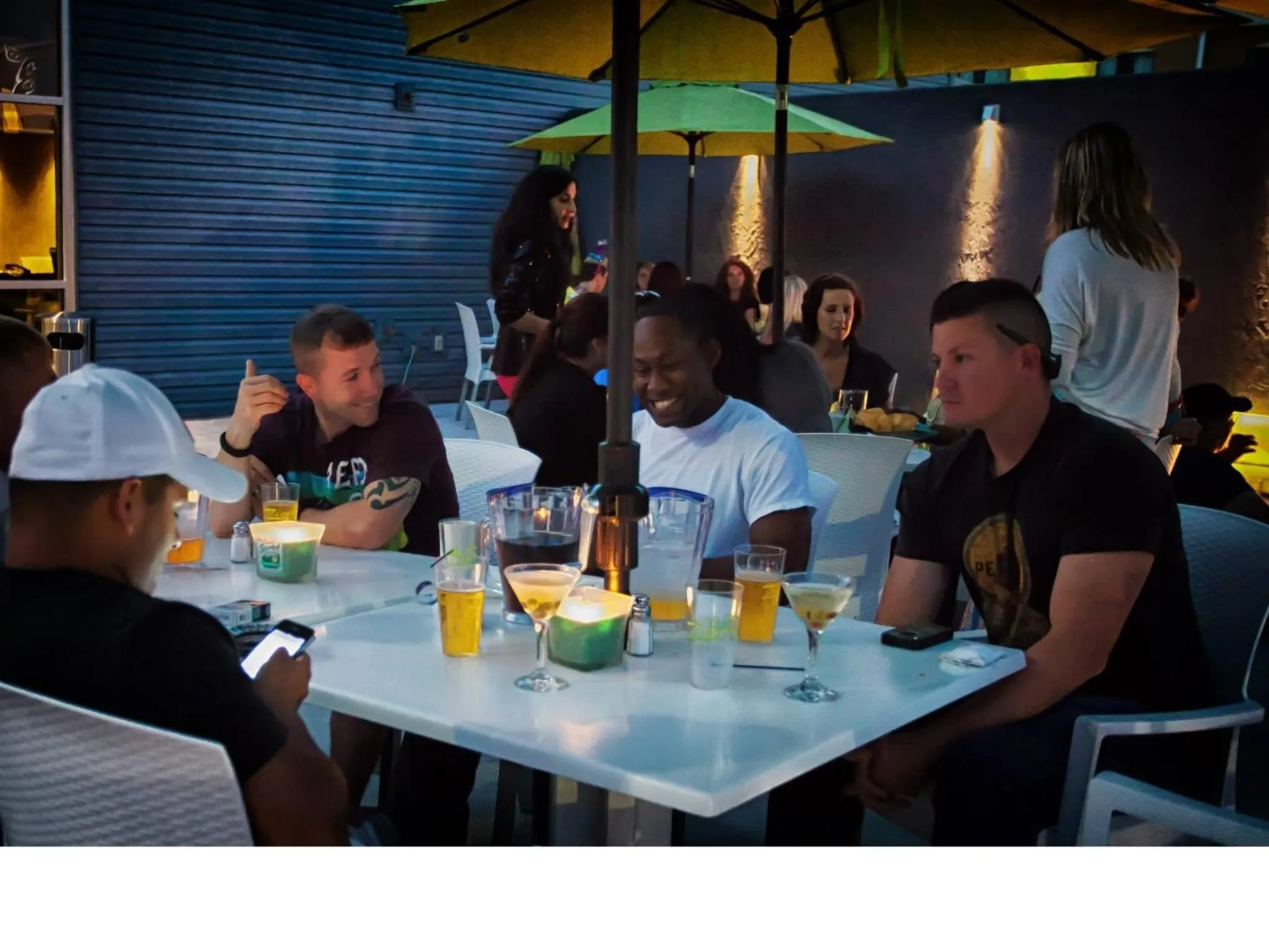 Restaurant/places to eat in Z Loft Extended Stay Hotel