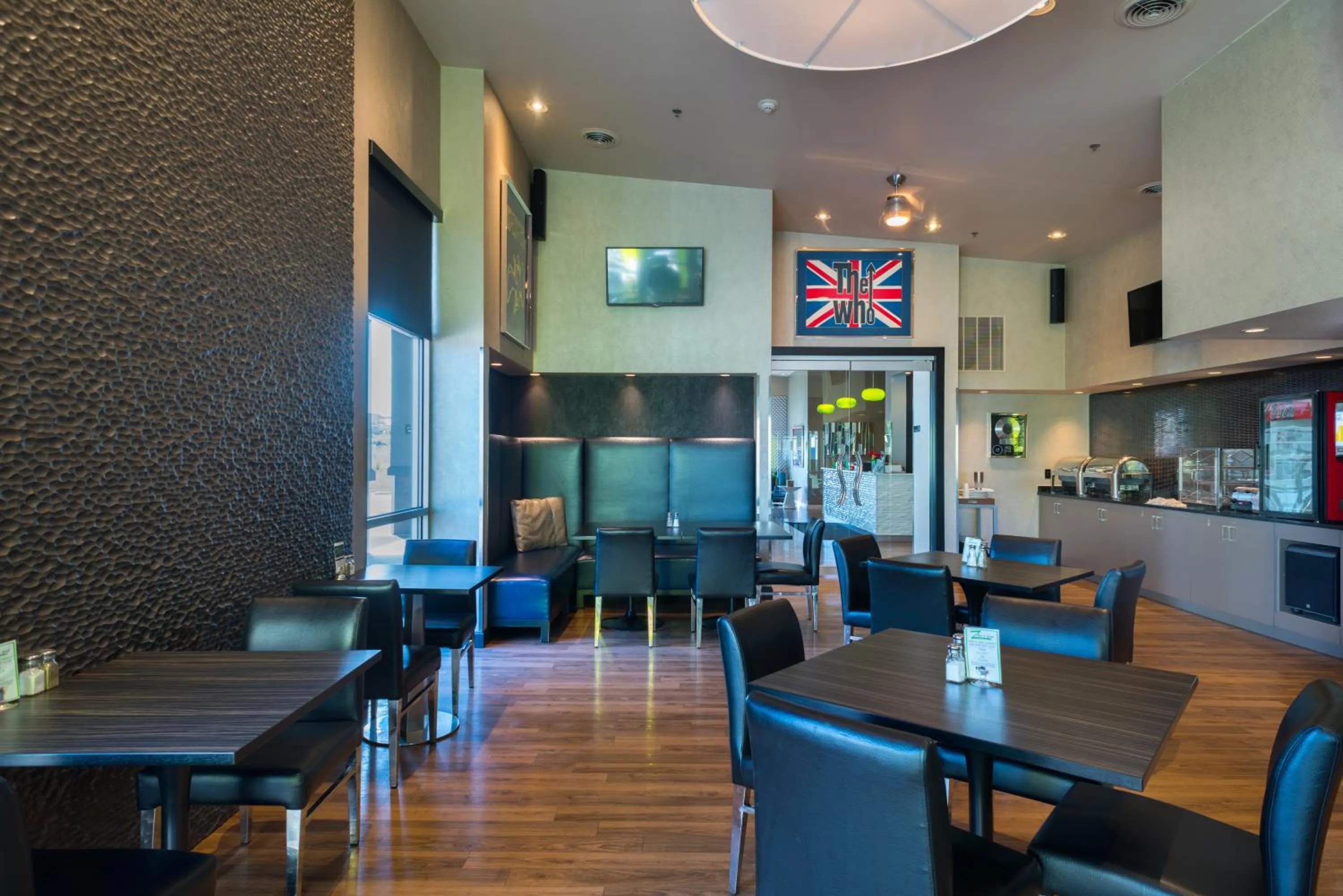 Restaurant/places to eat in Z Loft Extended Stay Hotel