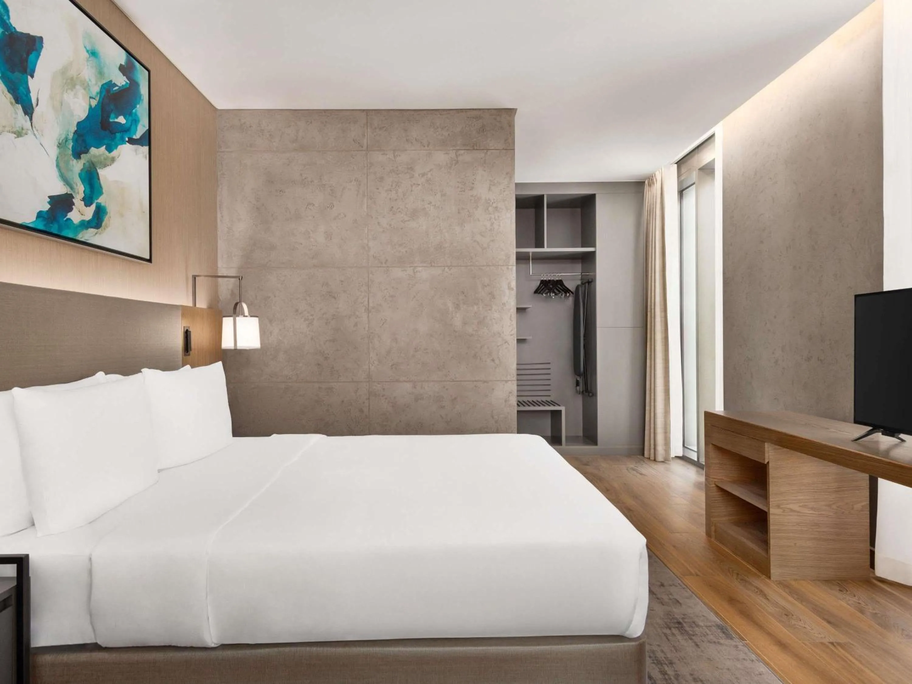 Bedroom, Bed in Mercure Dubai Gold District