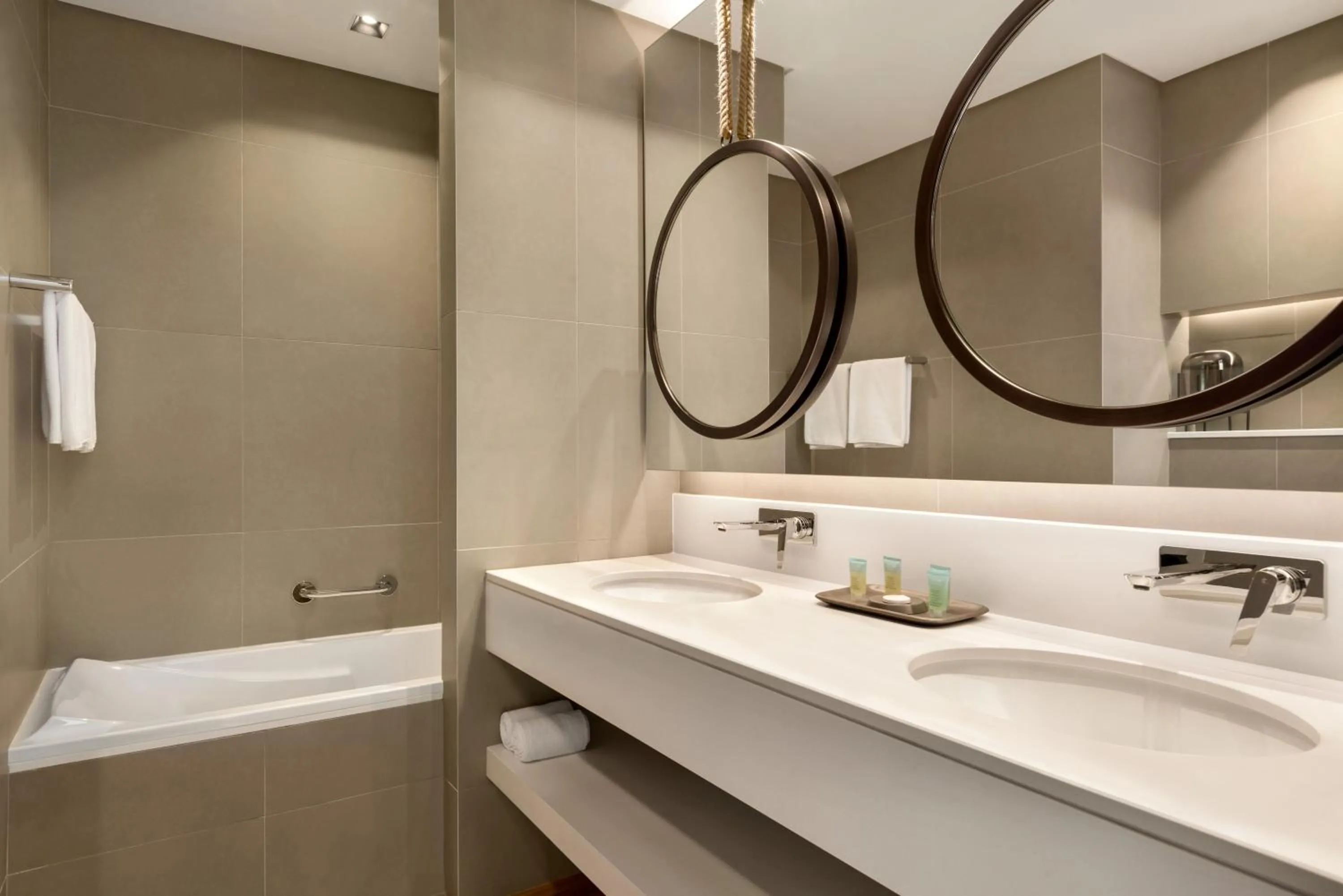 Shower in Mercure Dubai Gold District