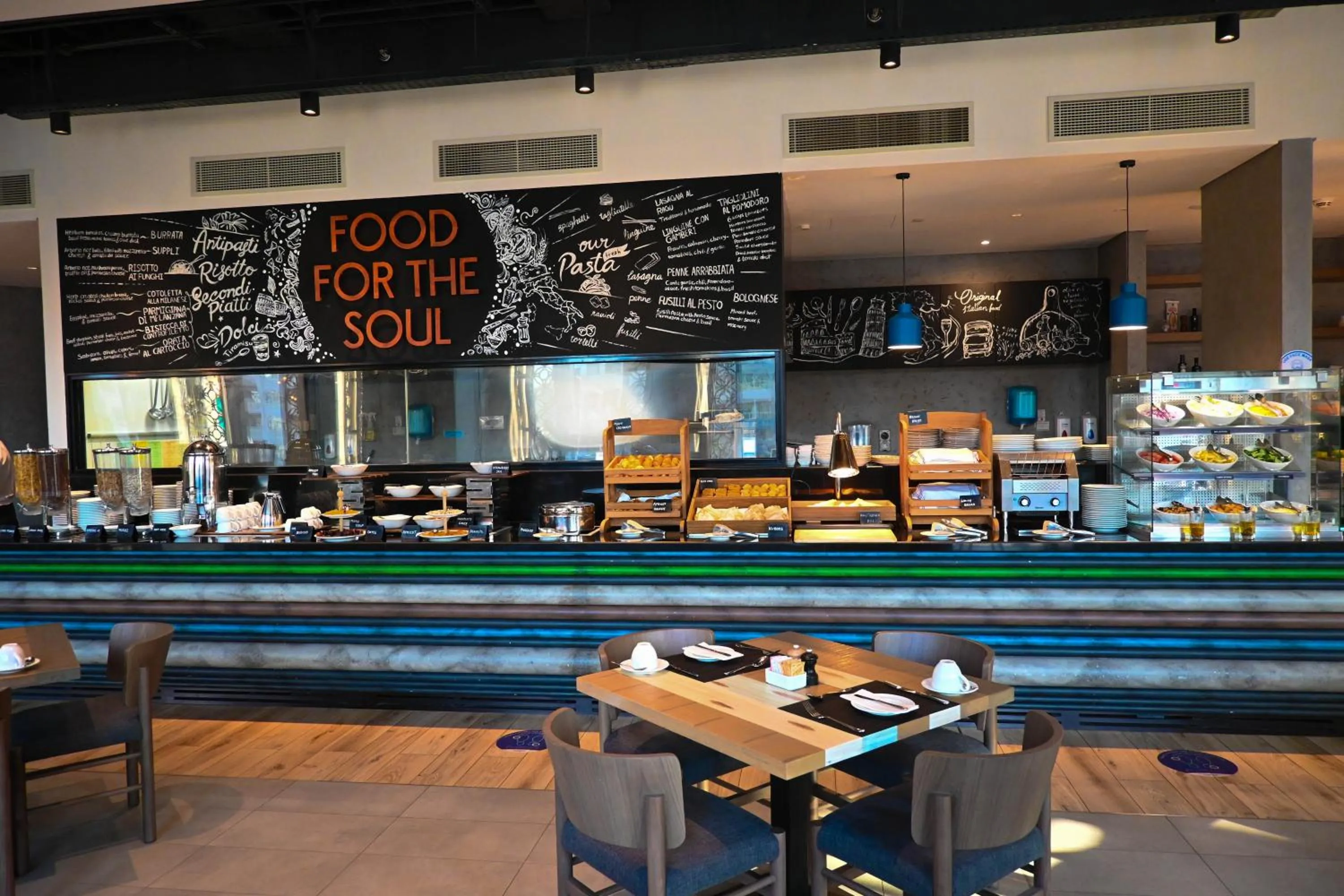 Restaurant/places to eat in Mercure Dubai Gold District