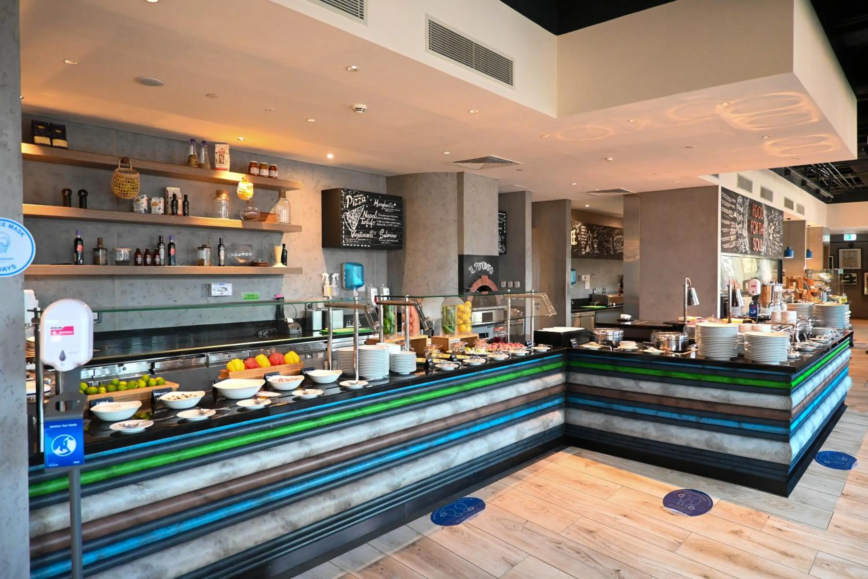 Food and drinks in Mercure Dubai Gold District