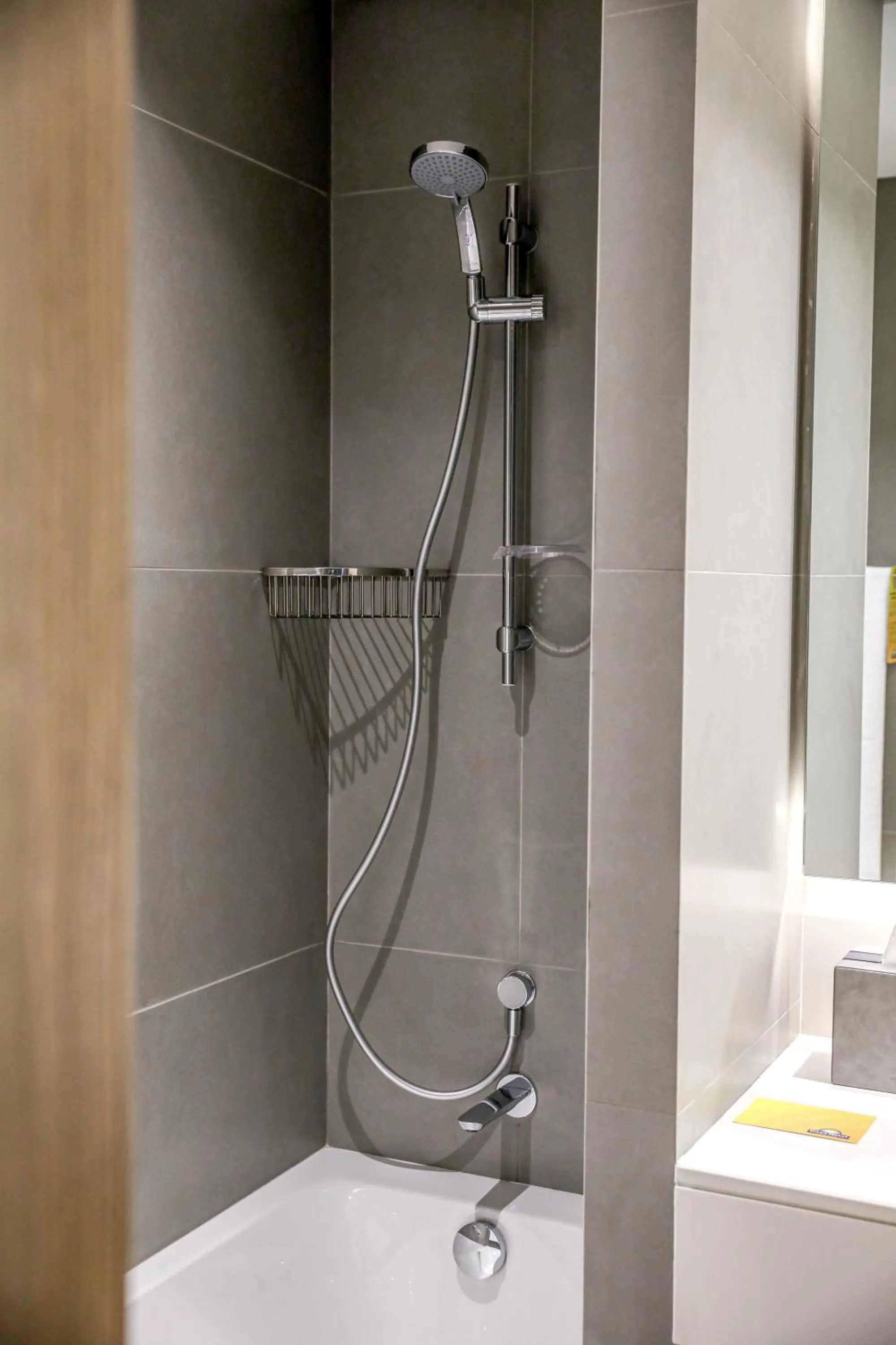 Shower in Mercure Dubai Gold District