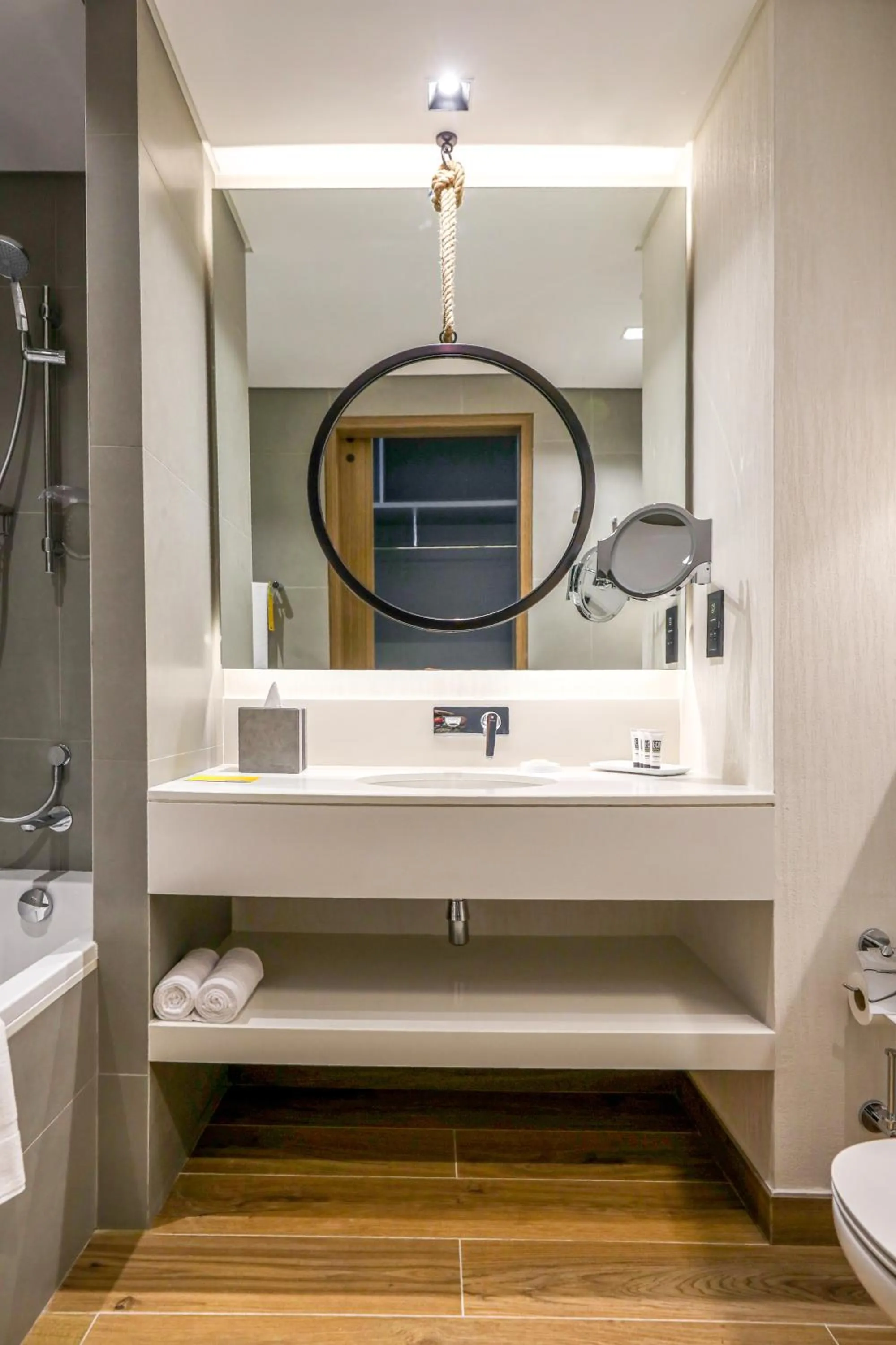 Shower in Mercure Dubai Gold District