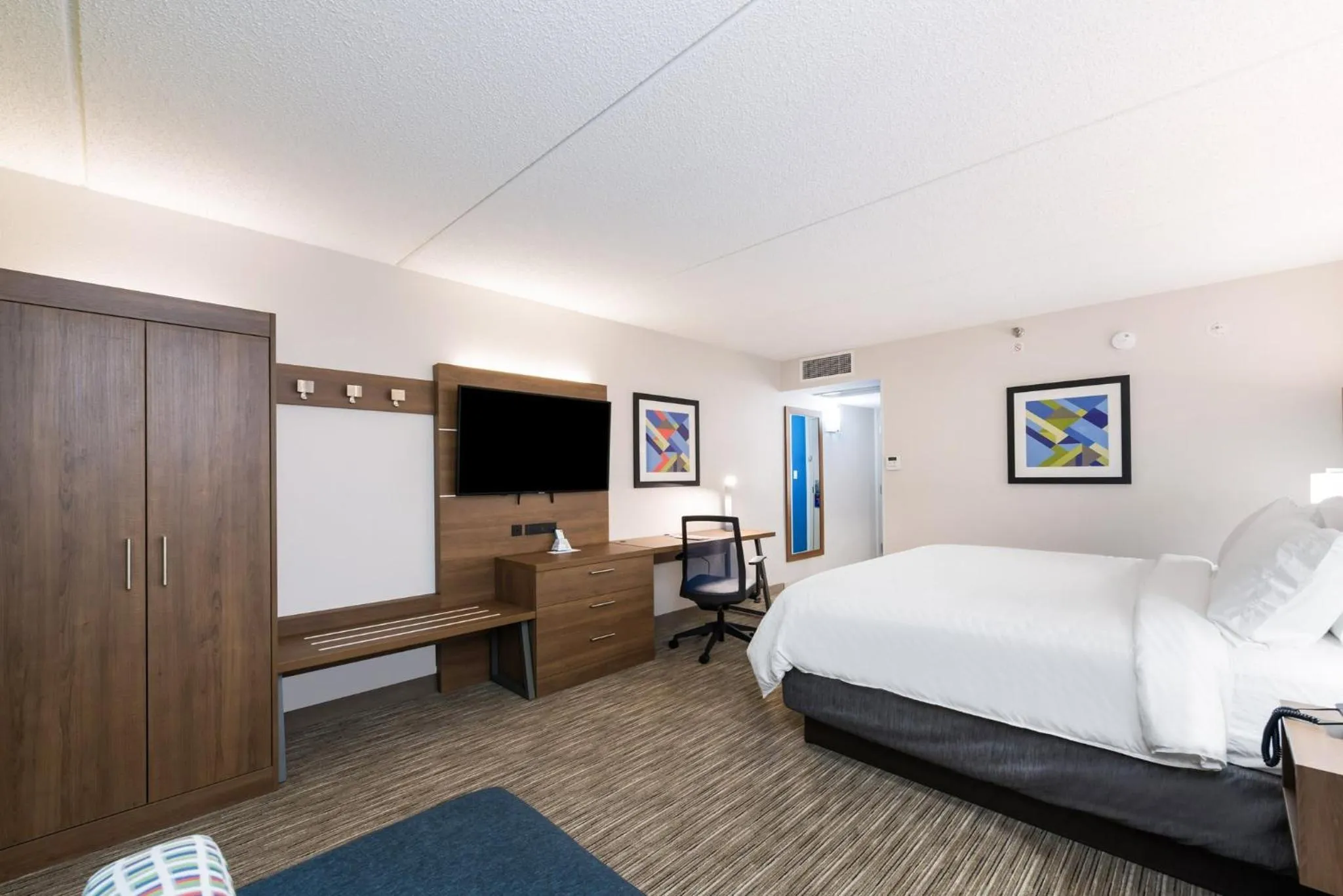 Photo of the whole room, Bed in Holiday Inn Express Naperville by IHG