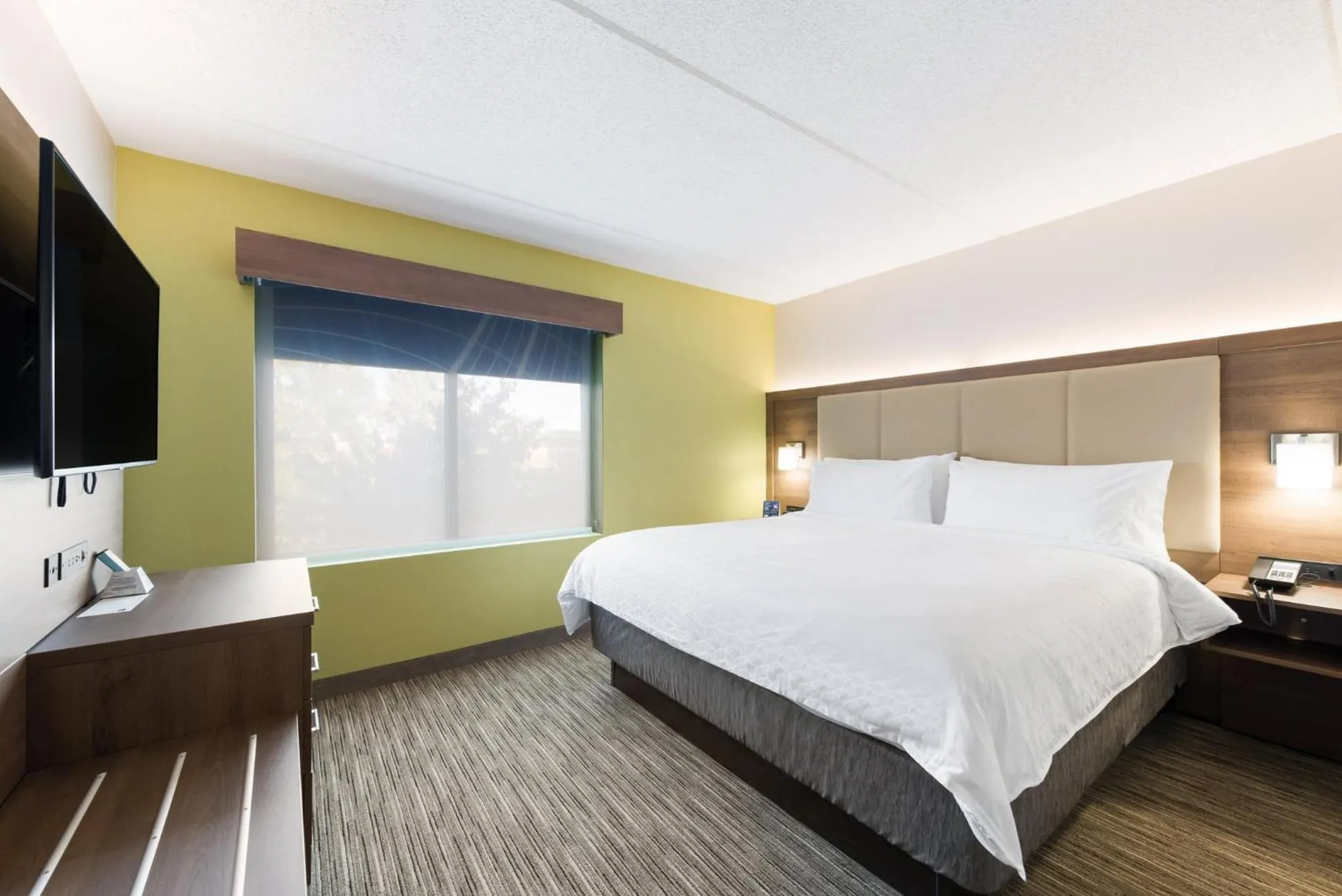Photo of the whole room, Bed in Holiday Inn Express Naperville by IHG