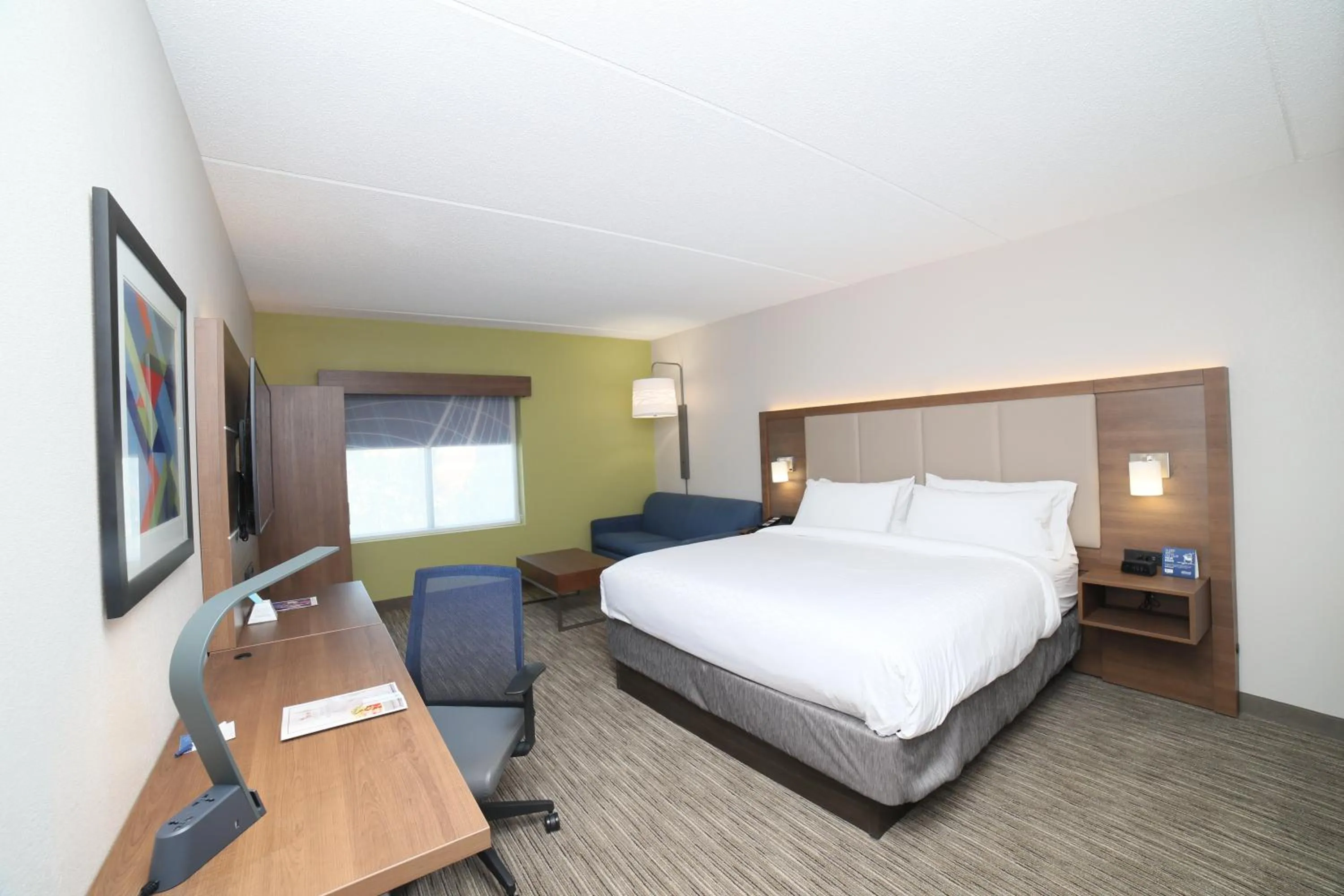 Photo of the whole room, Bed in Holiday Inn Express Naperville by IHG
