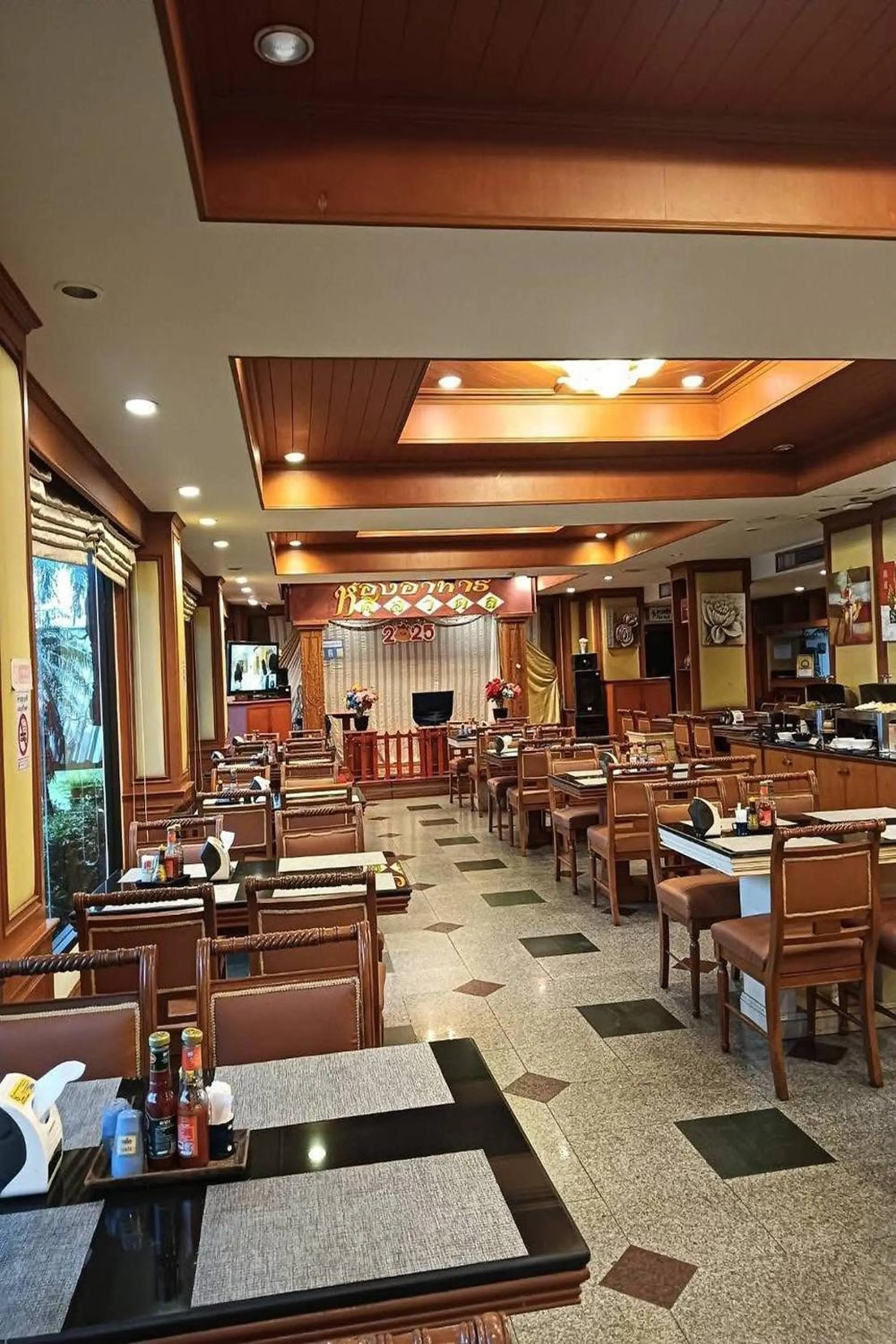 Restaurant/places to eat in Taksila Hotel